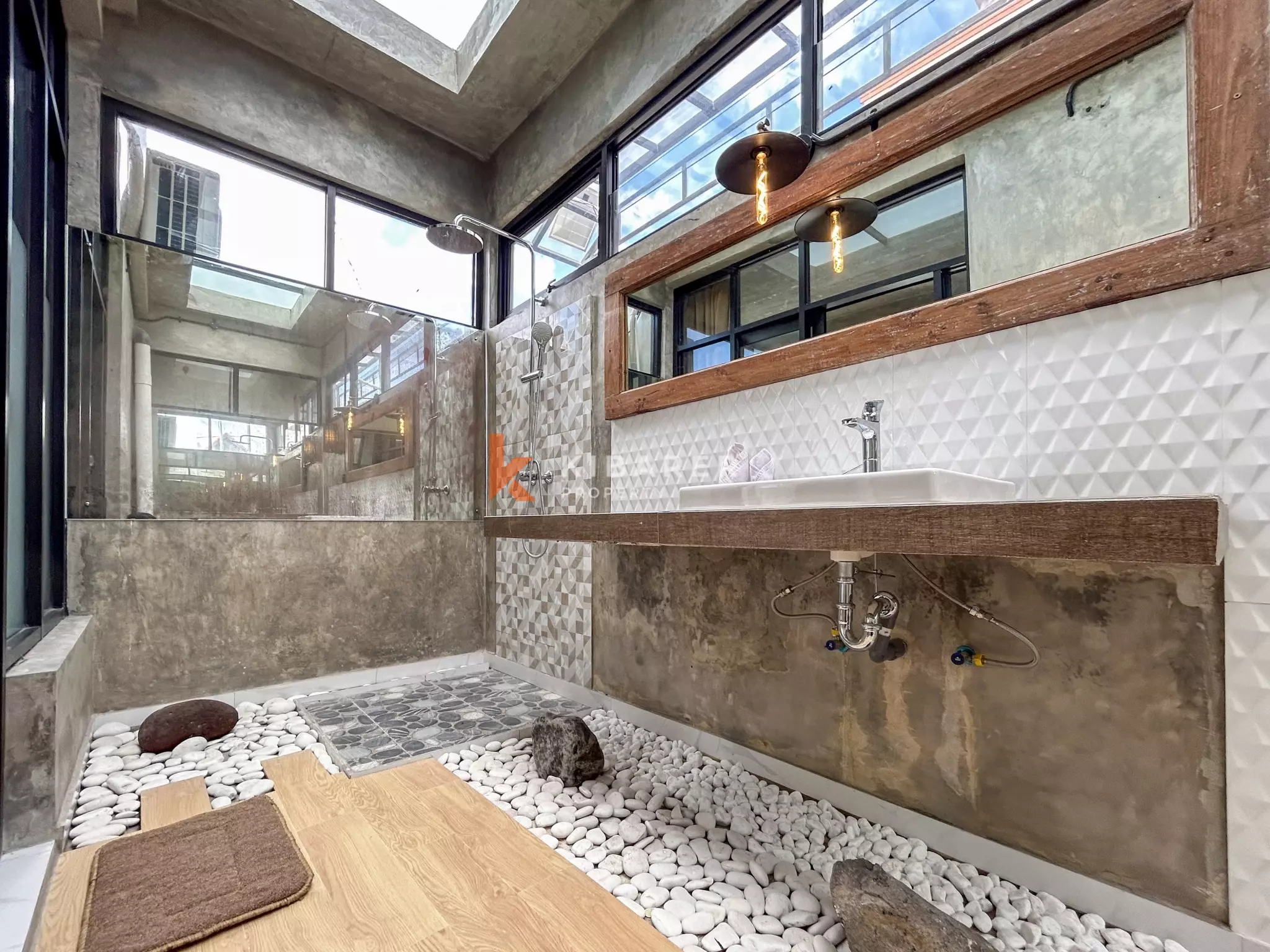 Modern Industrial Five-Bedroom Luxury Villa with Pool in Nyanyi