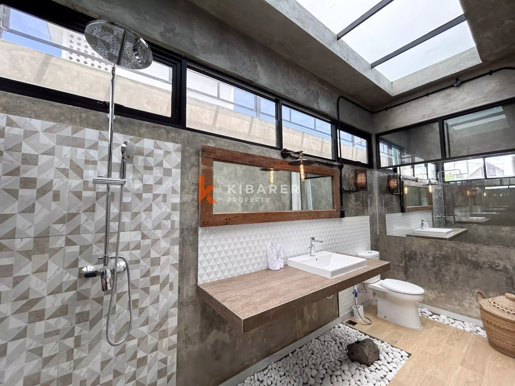 Modern Industrial Five-Bedroom Luxury Villa with Pool in Nyanyi
