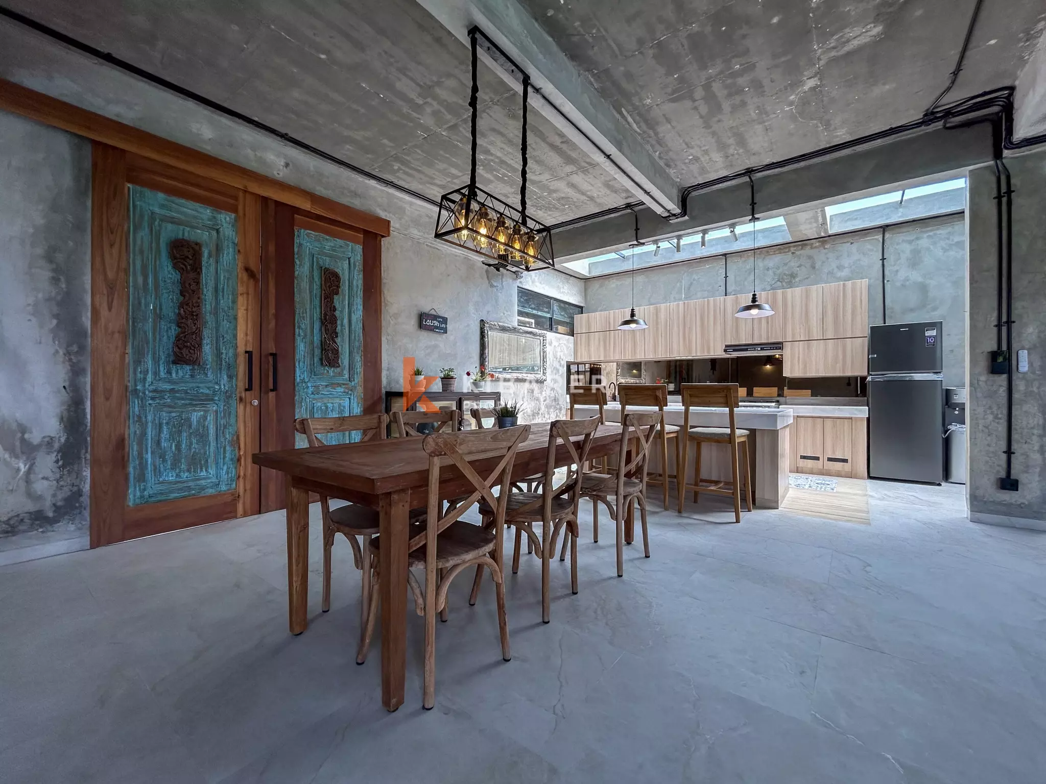 Modern Industrial Five-Bedroom Luxury Villa with Pool in Nyanyi