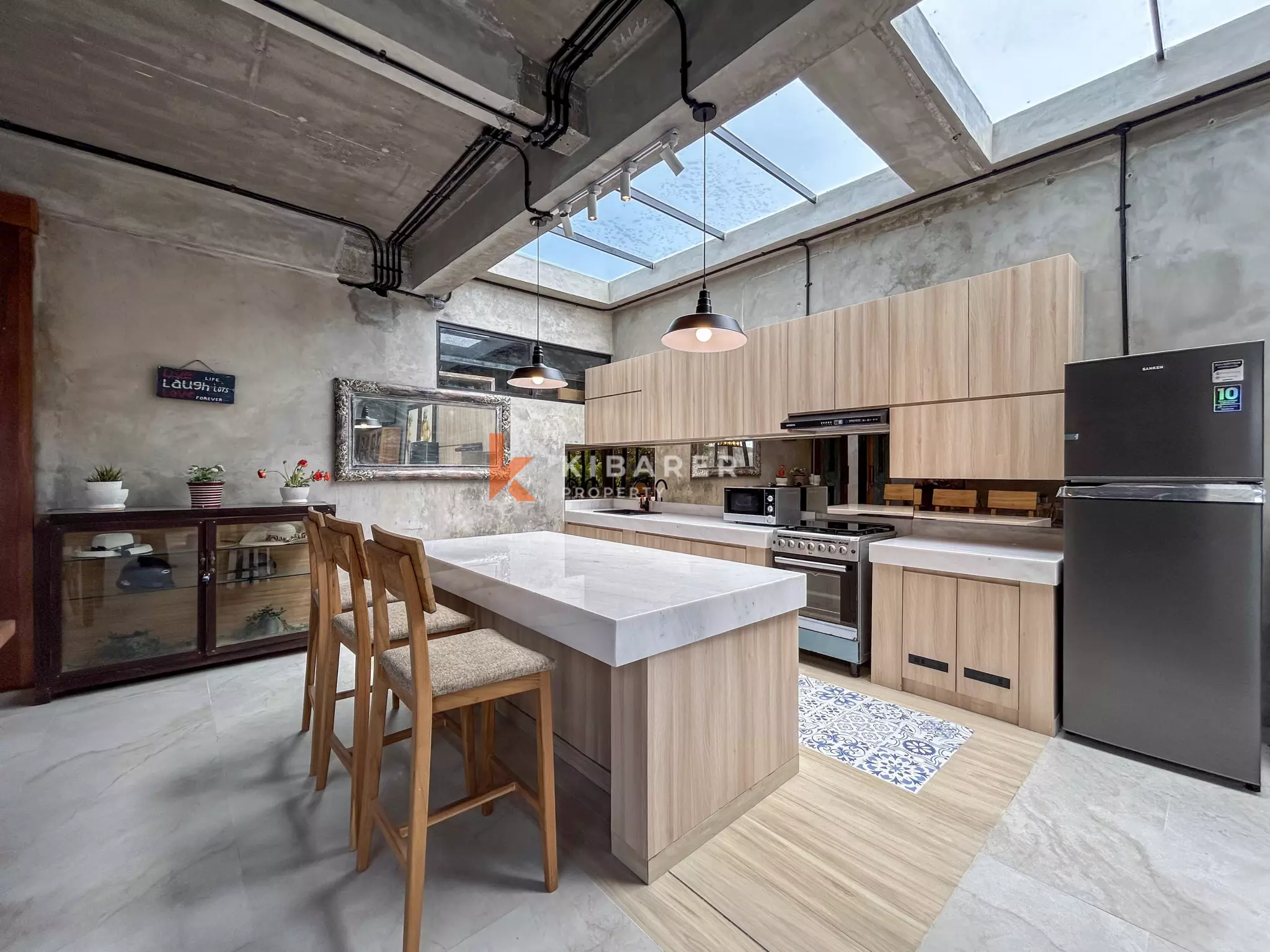 Modern Industrial Five-Bedroom Luxury Villa with Pool in Nyanyi