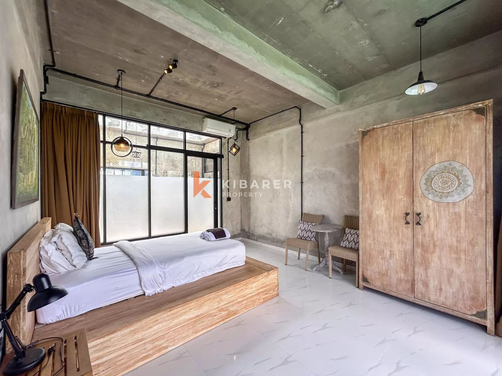 Modern Industrial Five-Bedroom Luxury Villa with Pool in Nyanyi