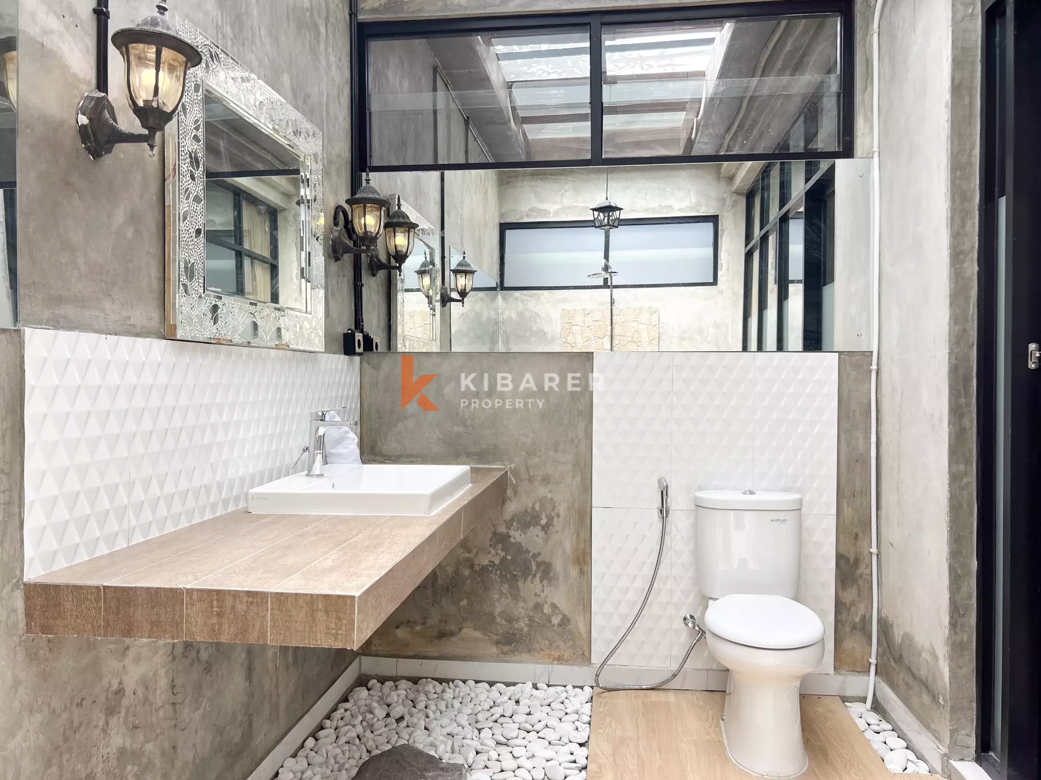 Modern Industrial Five-Bedroom Luxury Villa with Pool in Nyanyi