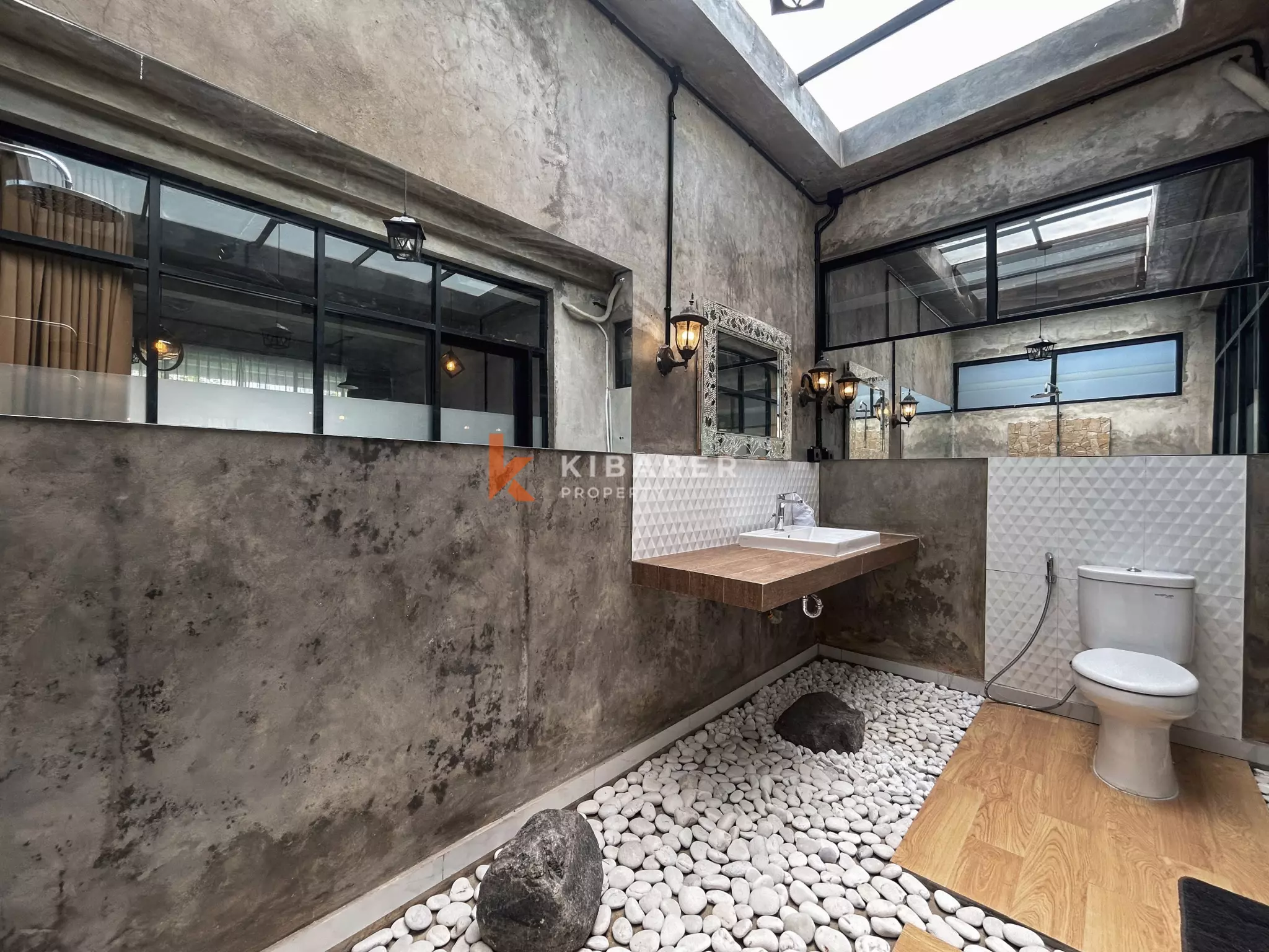 Modern Industrial Five-Bedroom Luxury Villa with Pool in Nyanyi
