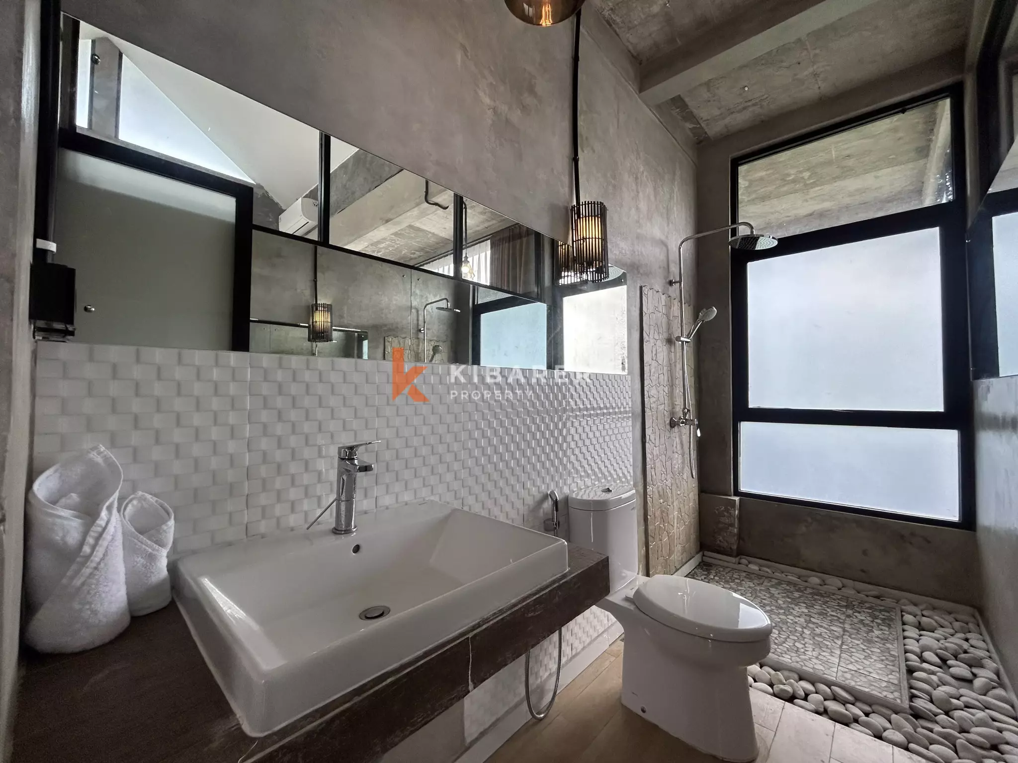 Modern Industrial Five-Bedroom Luxury Villa with Pool in Nyanyi