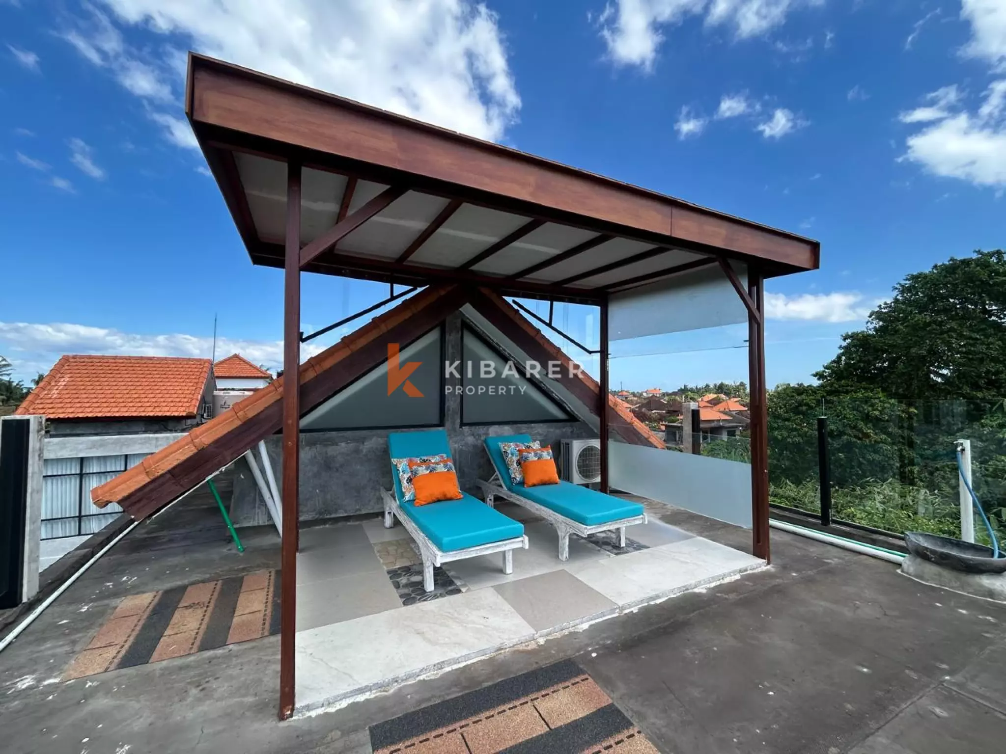 Modern Industrial Five-Bedroom Luxury Villa with Pool in Nyanyi