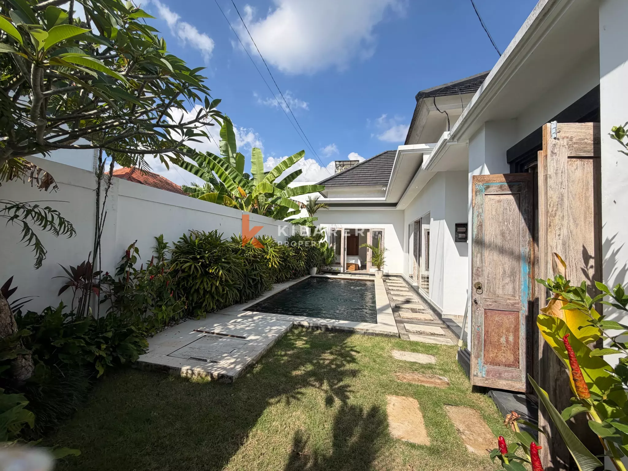 Villa Sederhana Dua Kamar Tidur di Tumbak Bayuh Dekat Pantai Pererenan