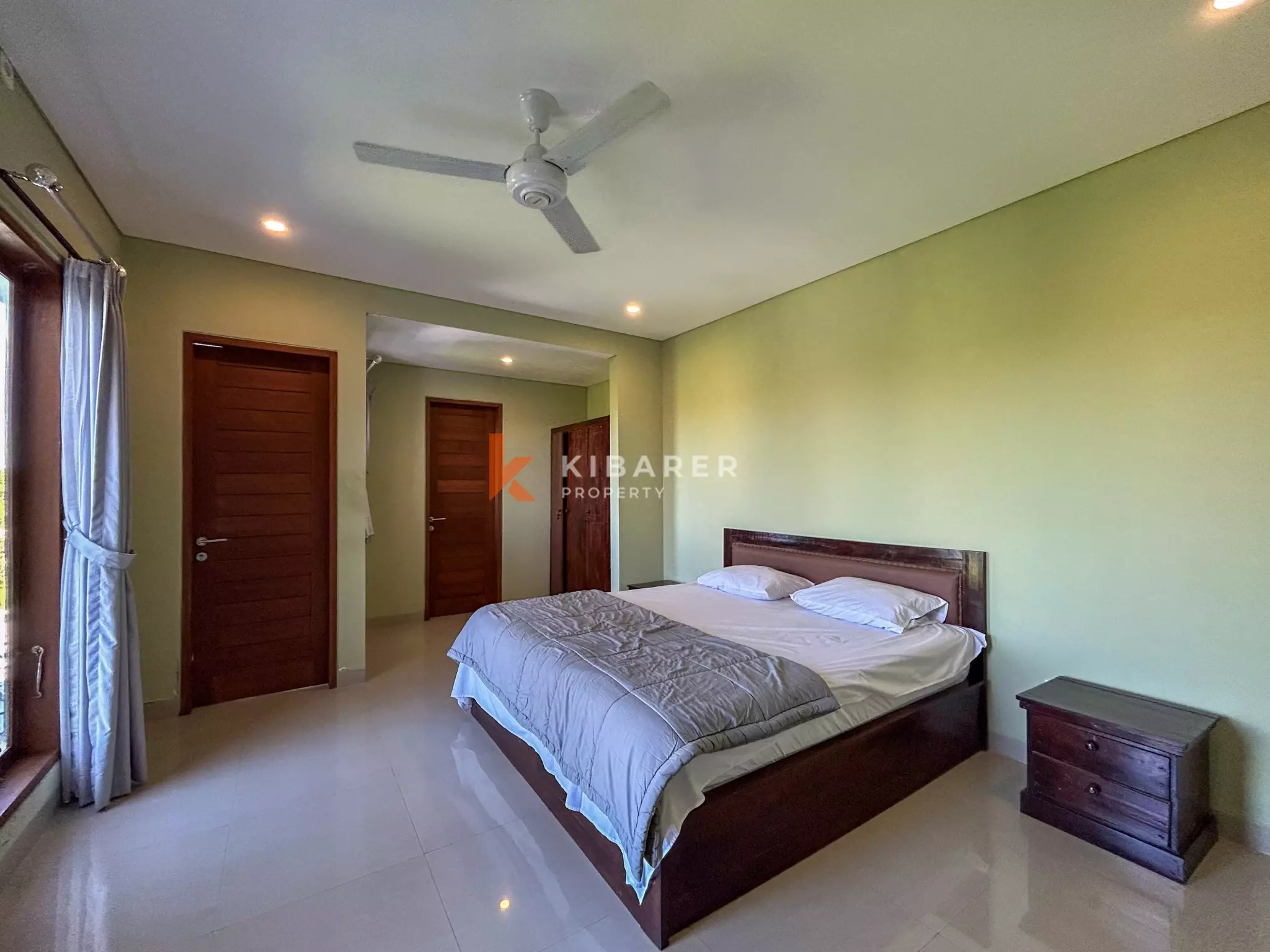 Villa Bali Nyaman dengan Tiga Kamar Tidur dan Rooftop di Buduk
