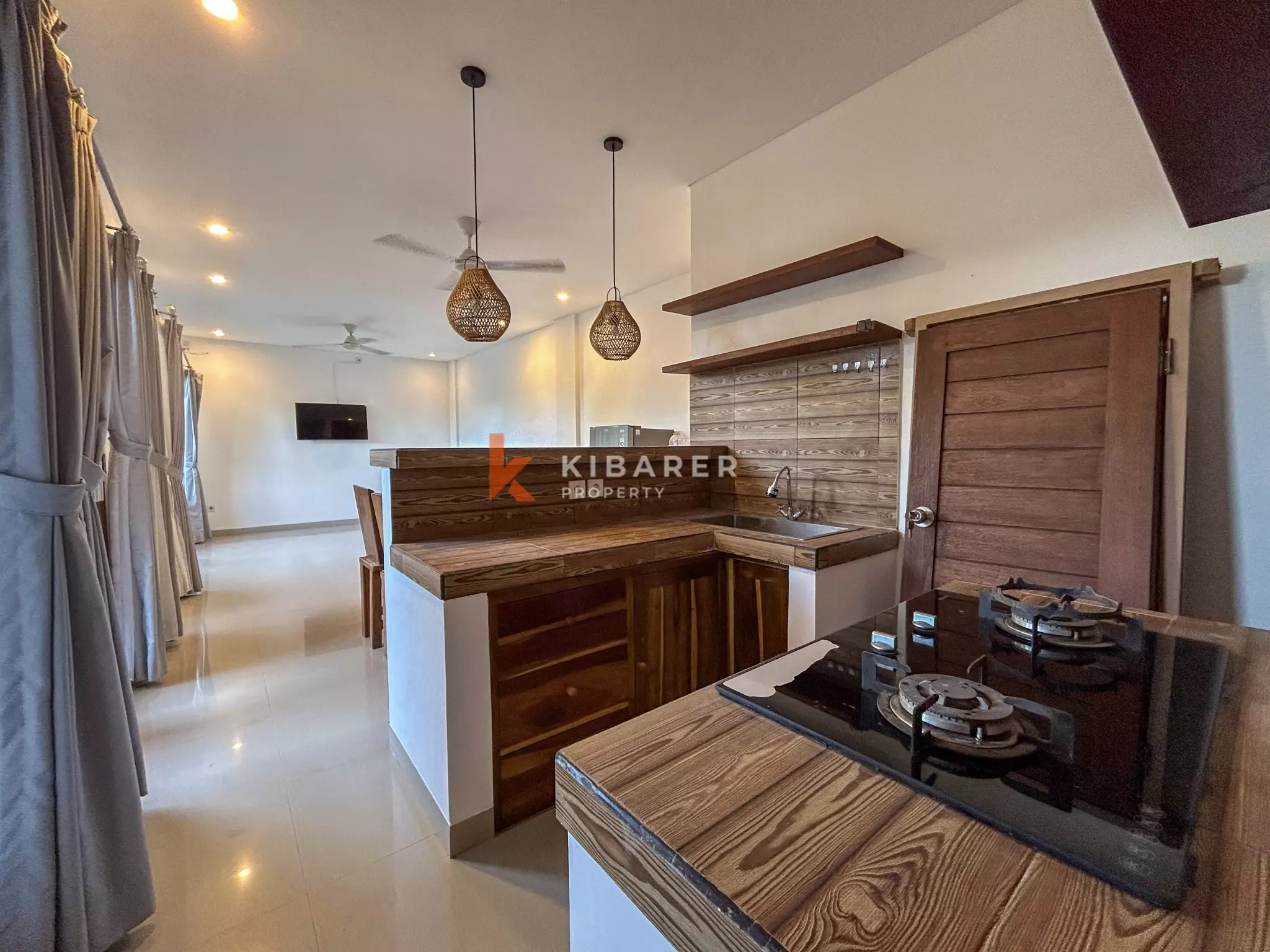 Villa Bali Nyaman dengan Tiga Kamar Tidur dan Rooftop di Buduk