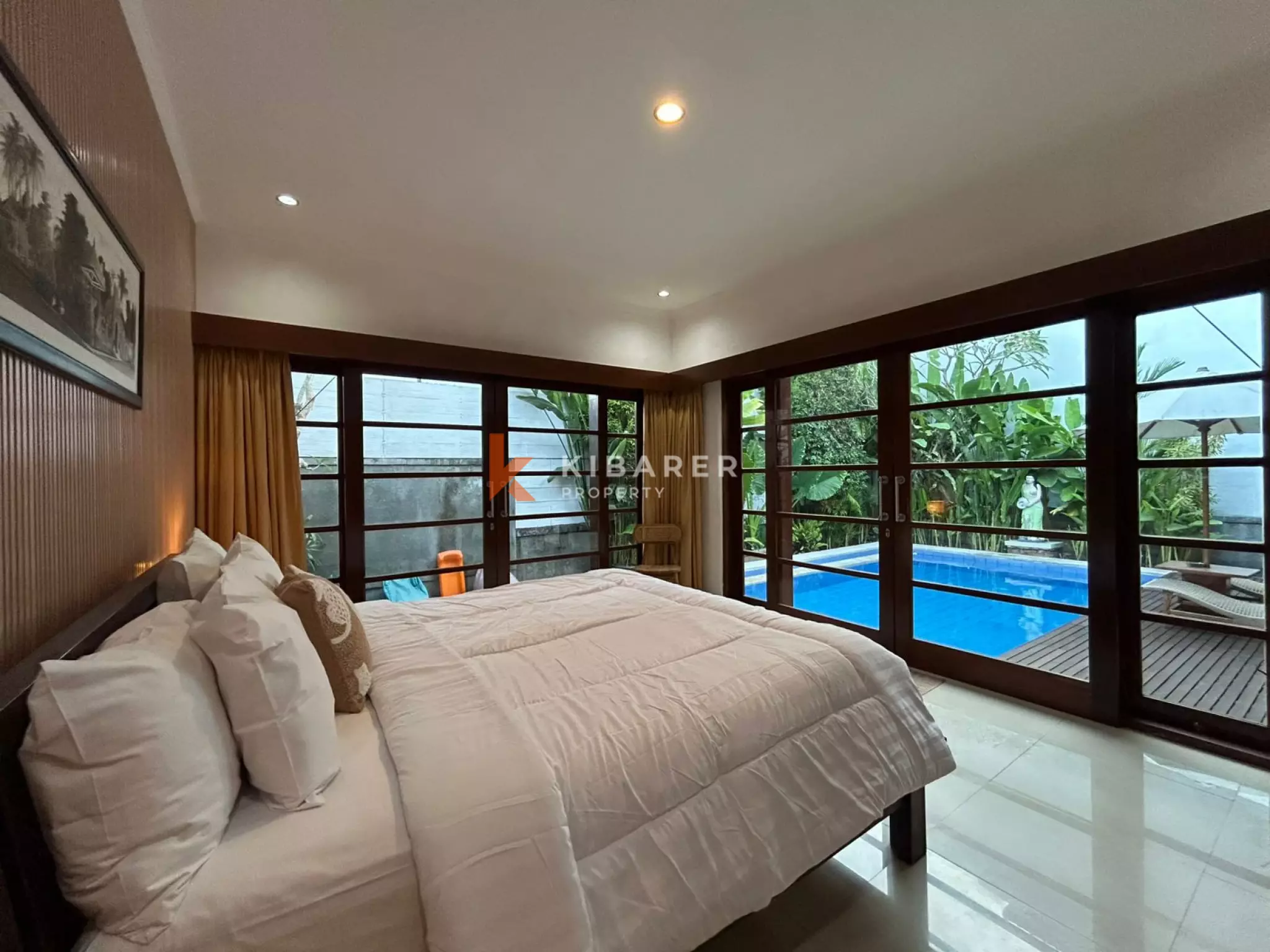 Villa confortable de trois chambres avec séjour fermé et piscine privée à Canggu