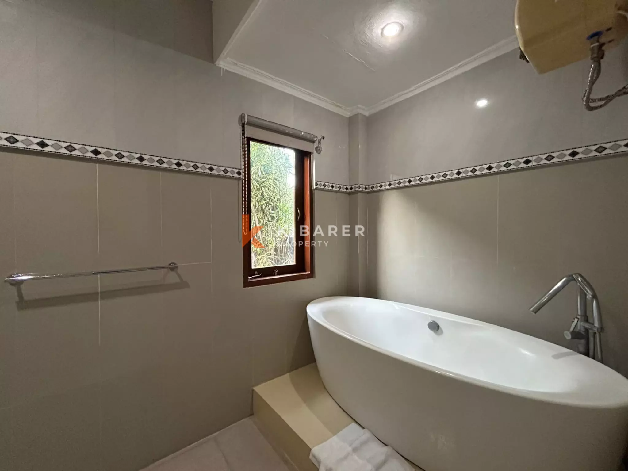 Villa confortable de trois chambres avec séjour fermé et piscine privée à Canggu