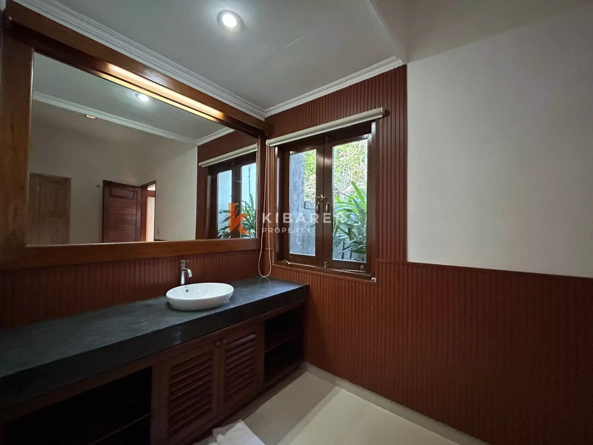 Villa confortable de trois chambres avec séjour fermé et piscine privée à Canggu