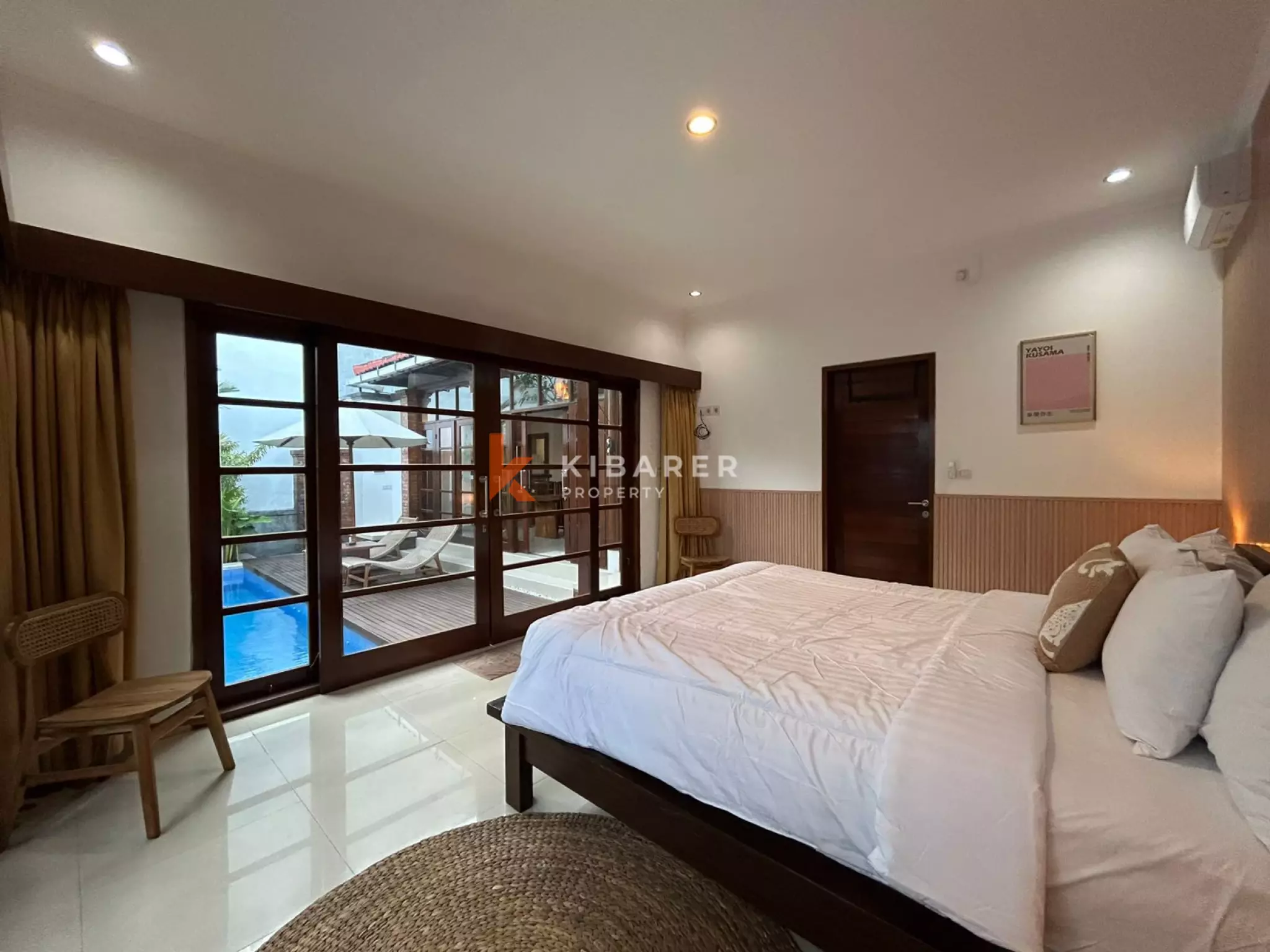 Villa confortable de trois chambres avec séjour fermé et piscine privée à Canggu
