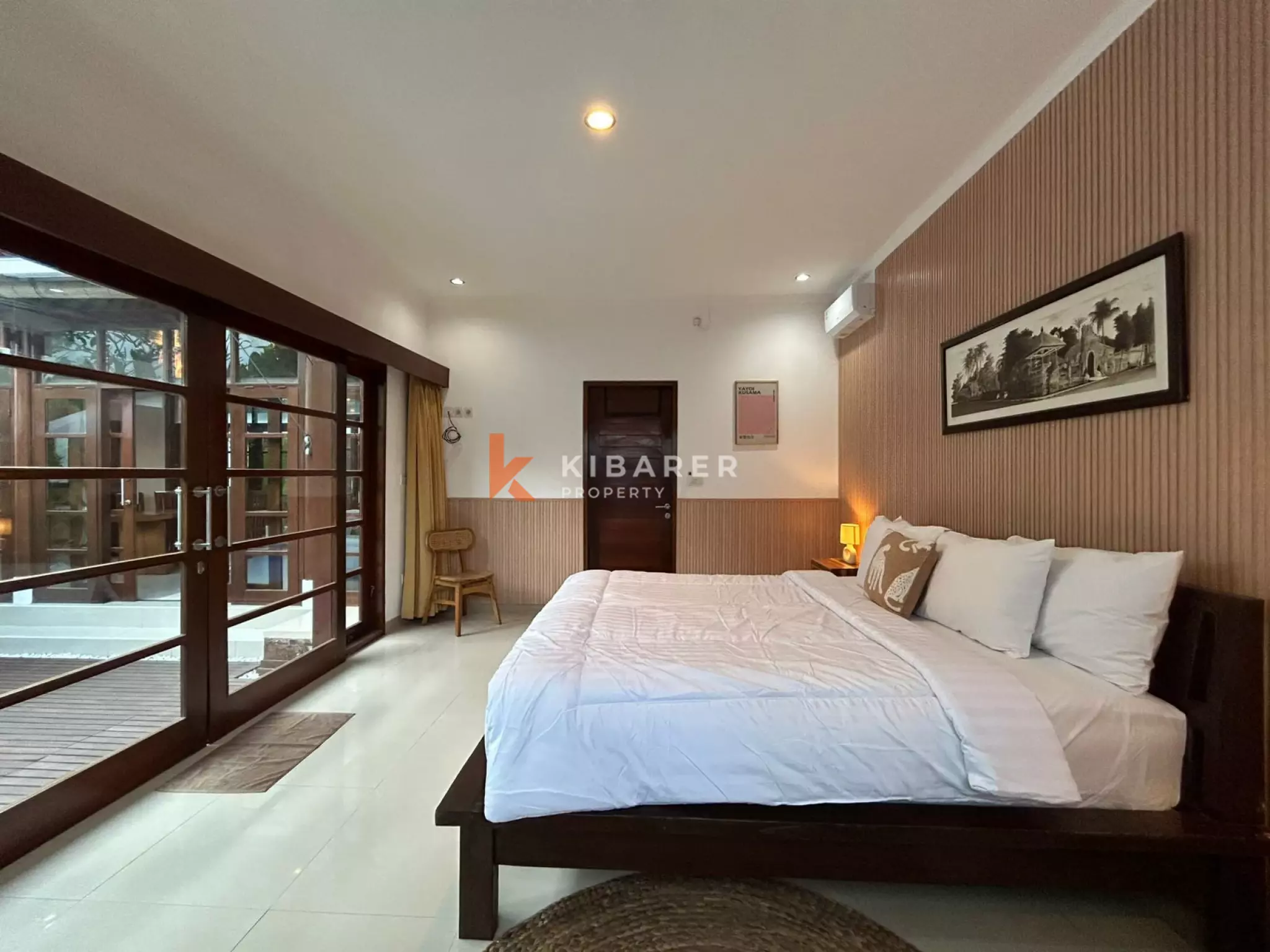 Villa confortable de trois chambres avec séjour fermé et piscine privée à Canggu