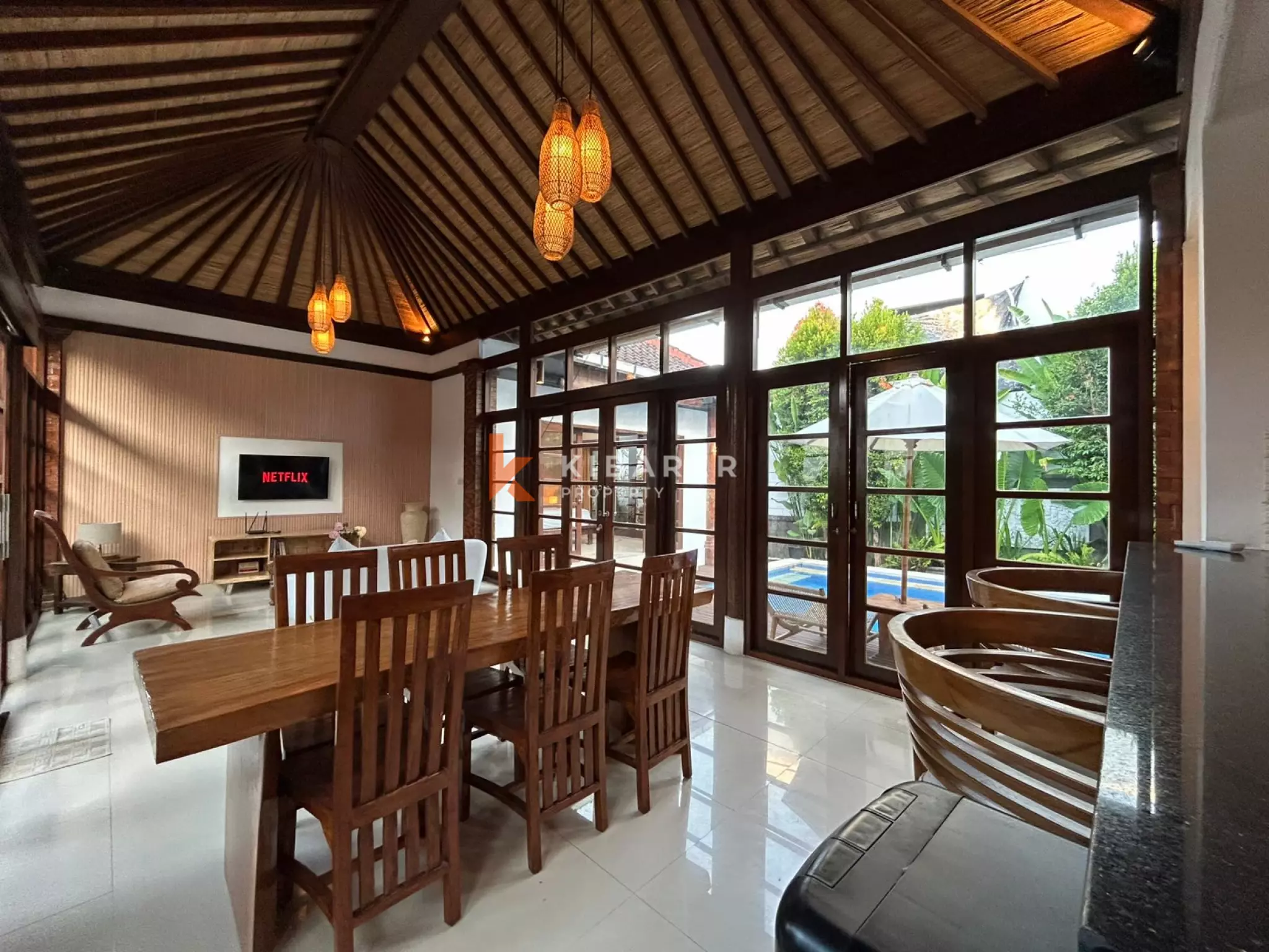 Villa confortable de trois chambres avec séjour fermé et piscine privée à Canggu