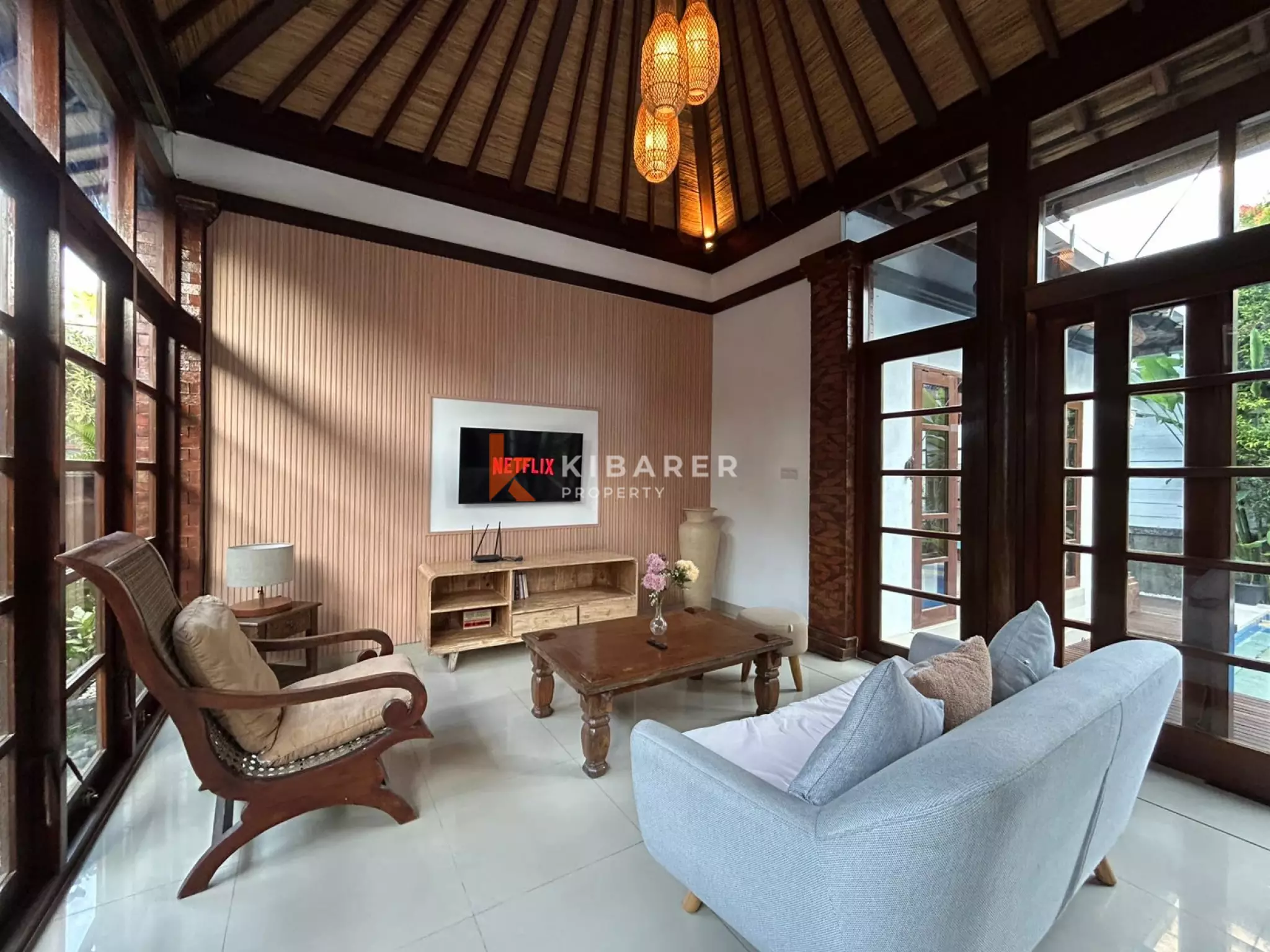 Villa confortable de trois chambres avec séjour fermé et piscine privée à Canggu