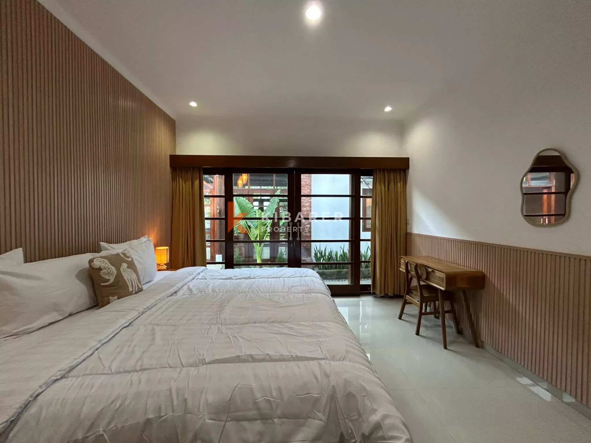 Villa confortable de trois chambres avec séjour fermé et piscine privée à Canggu