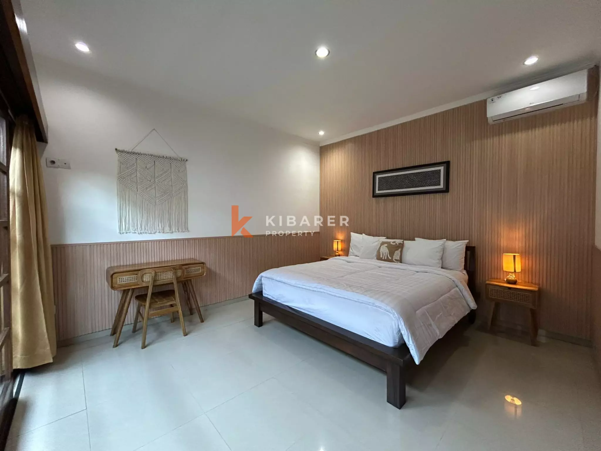 Villa confortable de trois chambres avec séjour fermé et piscine privée à Canggu