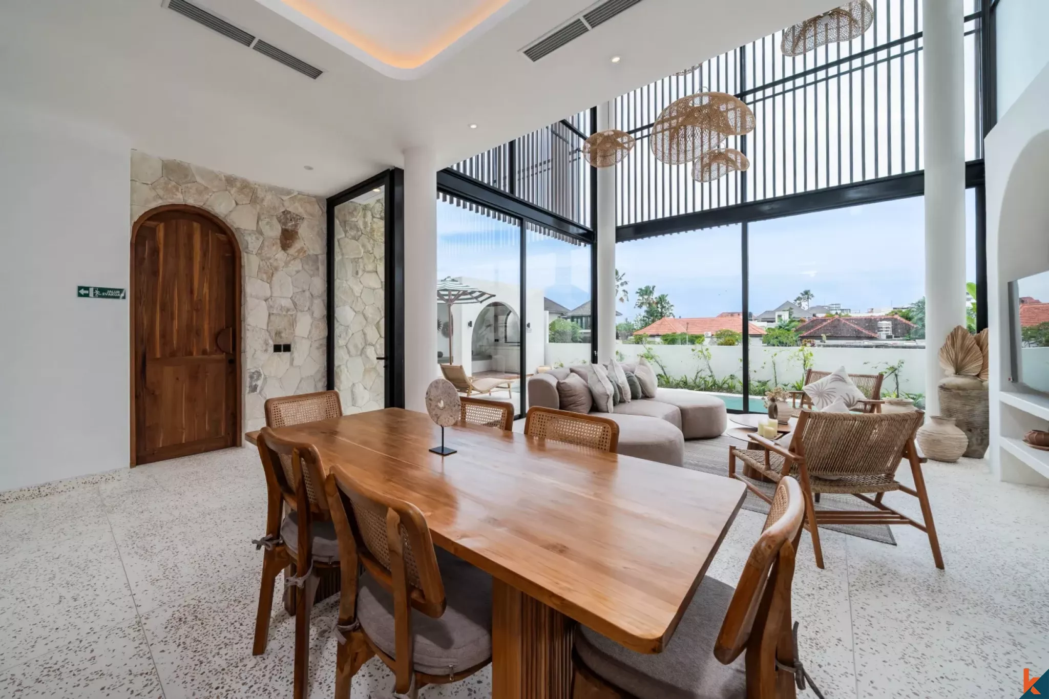 New High Quality Three Bedroom Leasehold Villa in Tibubeneng