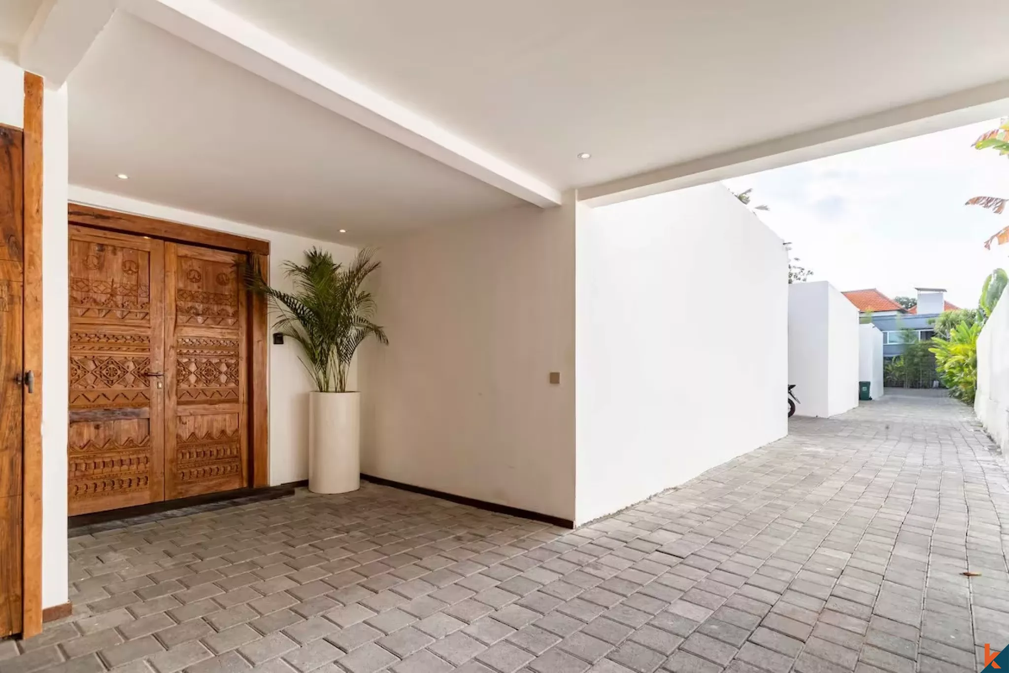 Designer 5-Bedroom Villa with Rice Field Views in Umalas