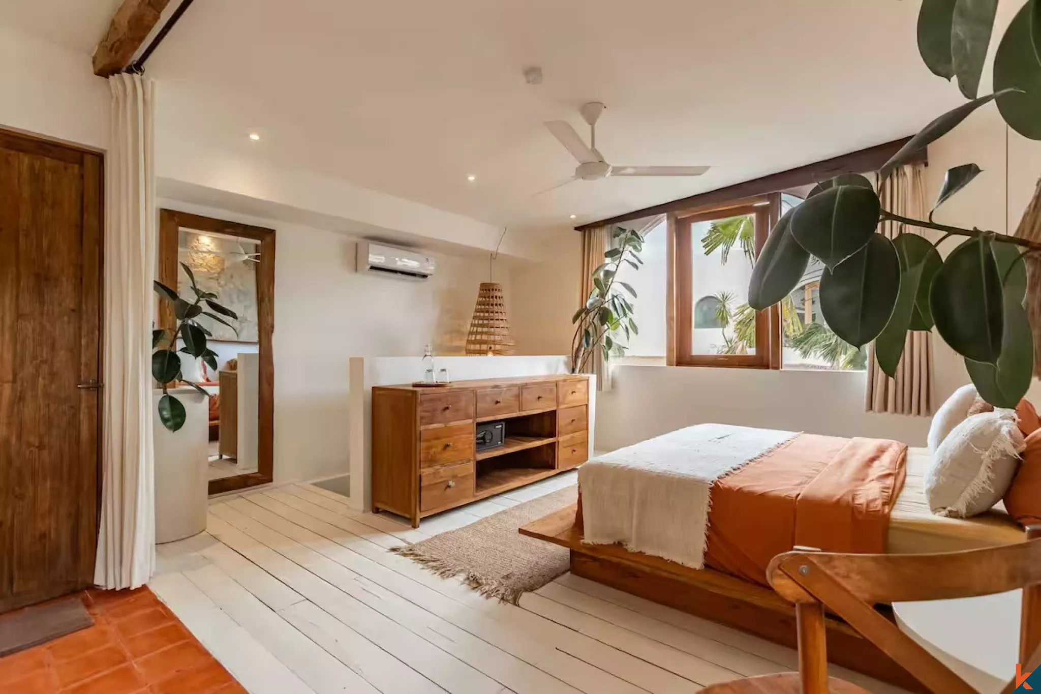 Designer 5-Bedroom Villa with Rice Field Views in Umalas