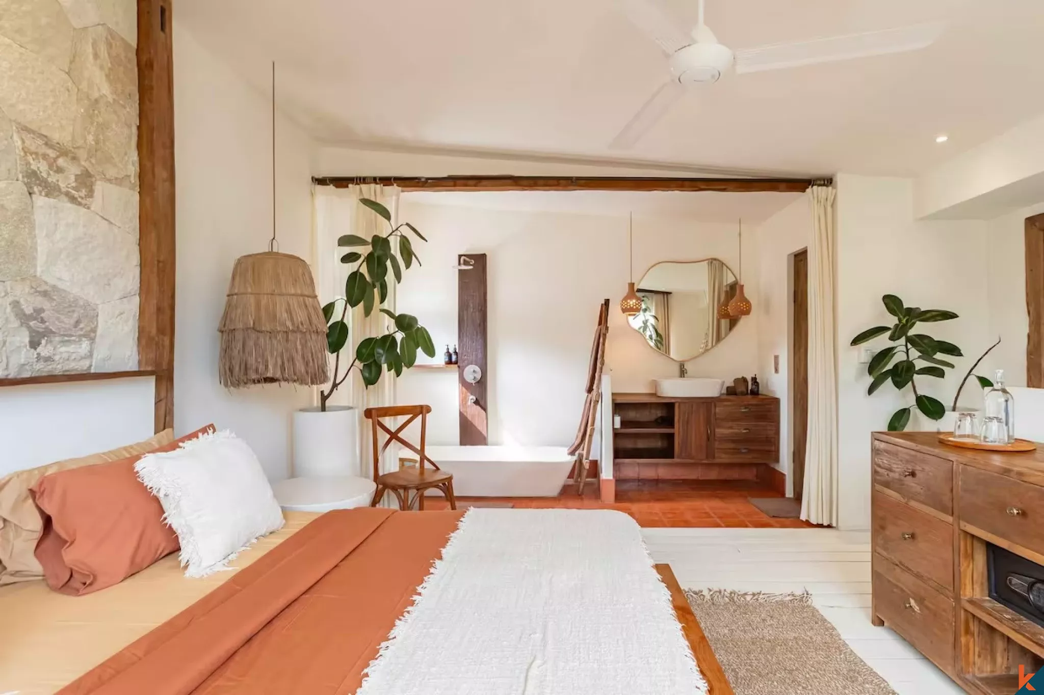 Designer 5-Bedroom Villa with Rice Field Views in Umalas