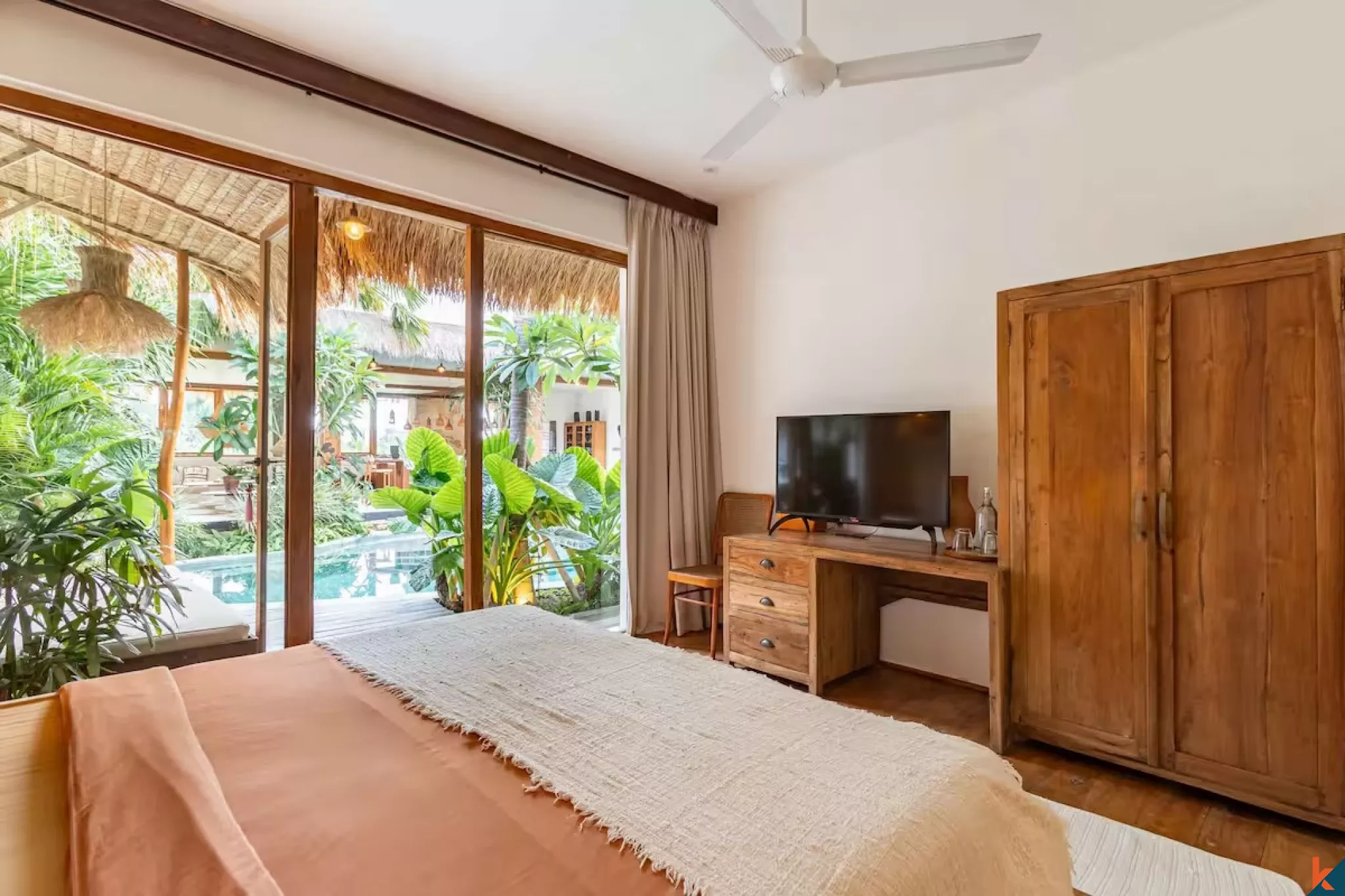 Designer 5-Bedroom Villa with Rice Field Views in Umalas