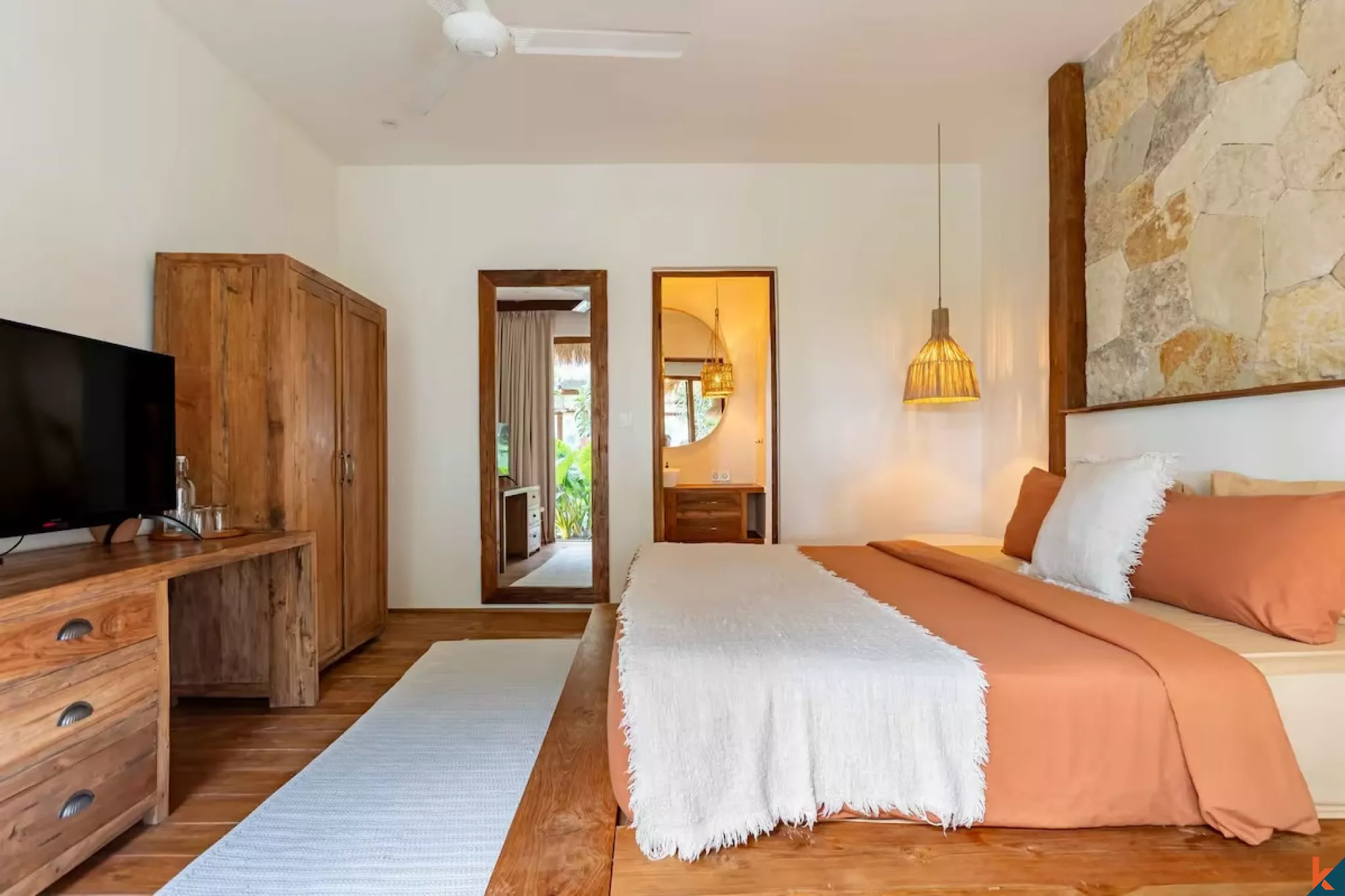 Designer 5-Bedroom Villa with Rice Field Views in Umalas