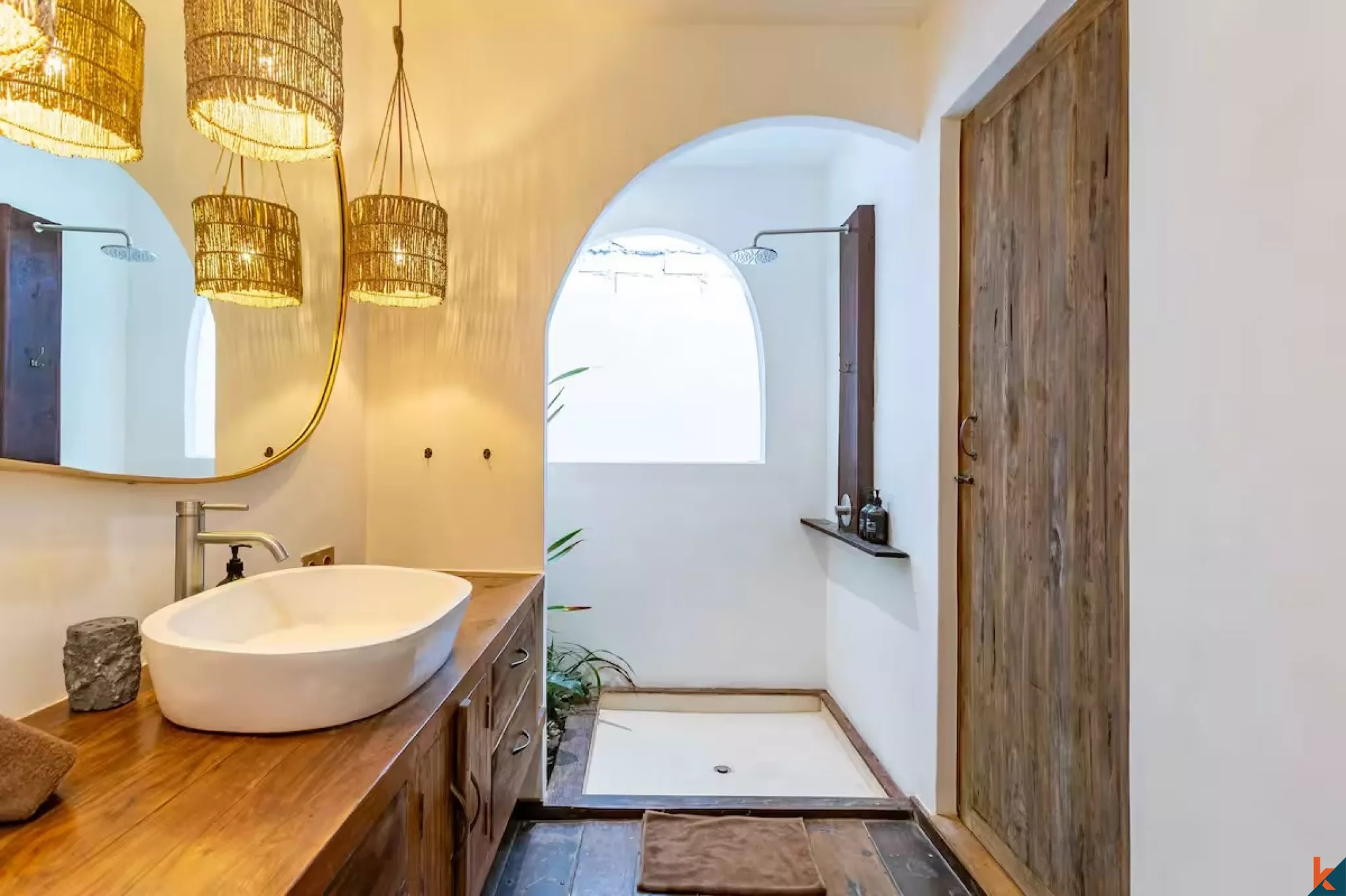 Designer 5-Bedroom Villa with Rice Field Views in Umalas