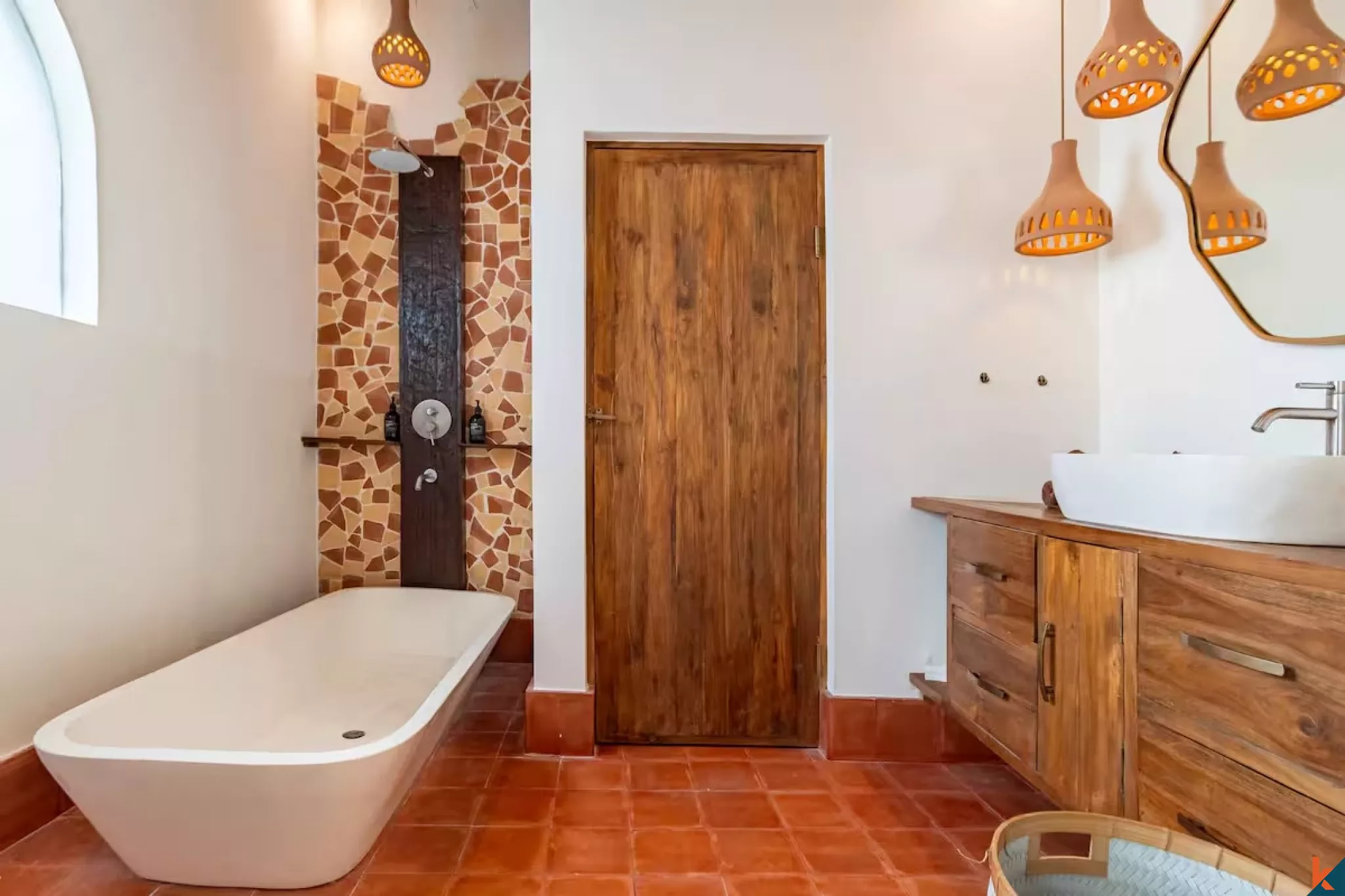 Designer 5-Bedroom Villa with Rice Field Views in Umalas