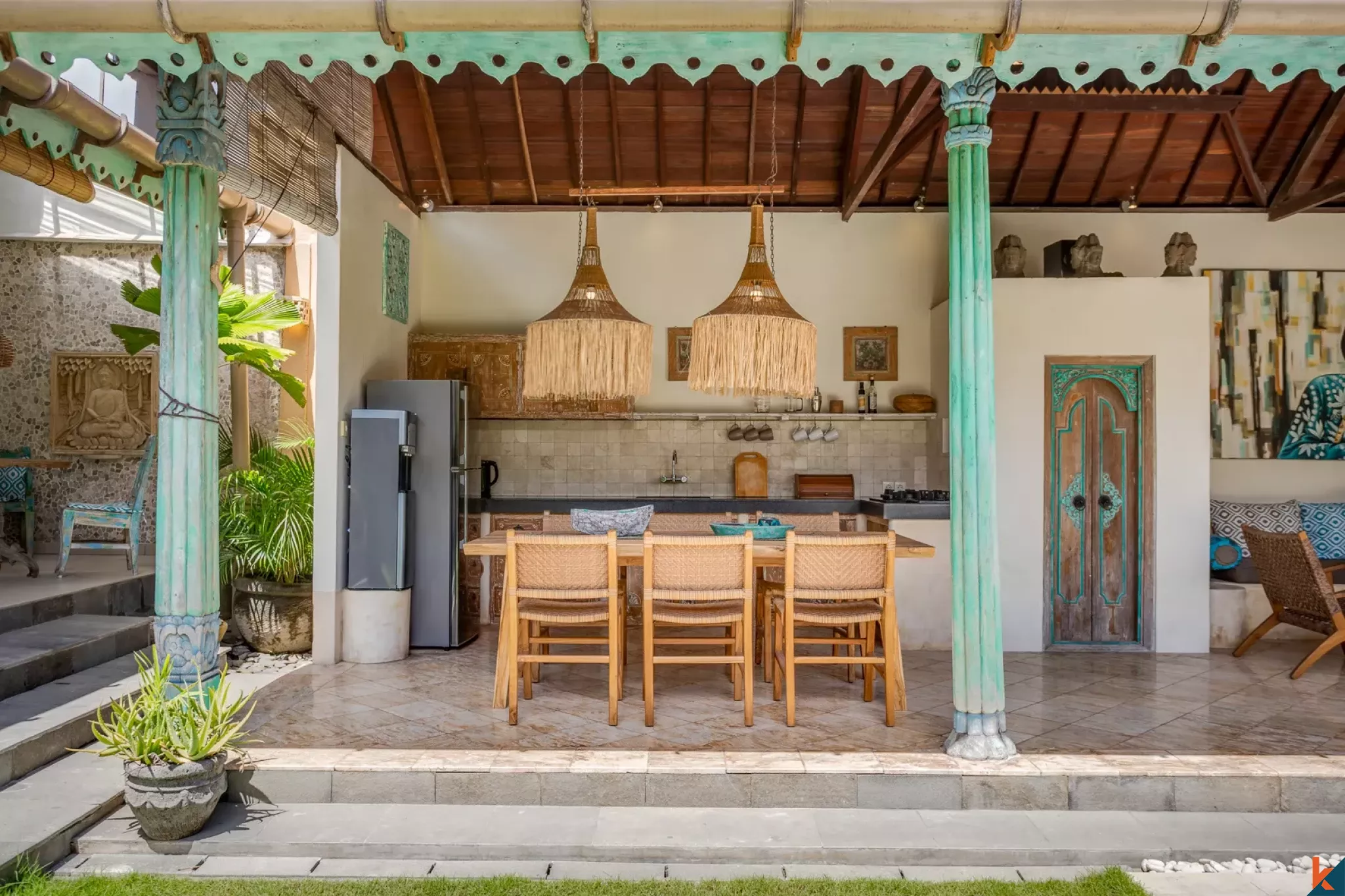 Charmante villa traditionnelle de trois chambres à coucher en location dans le quartier central de Drupadi