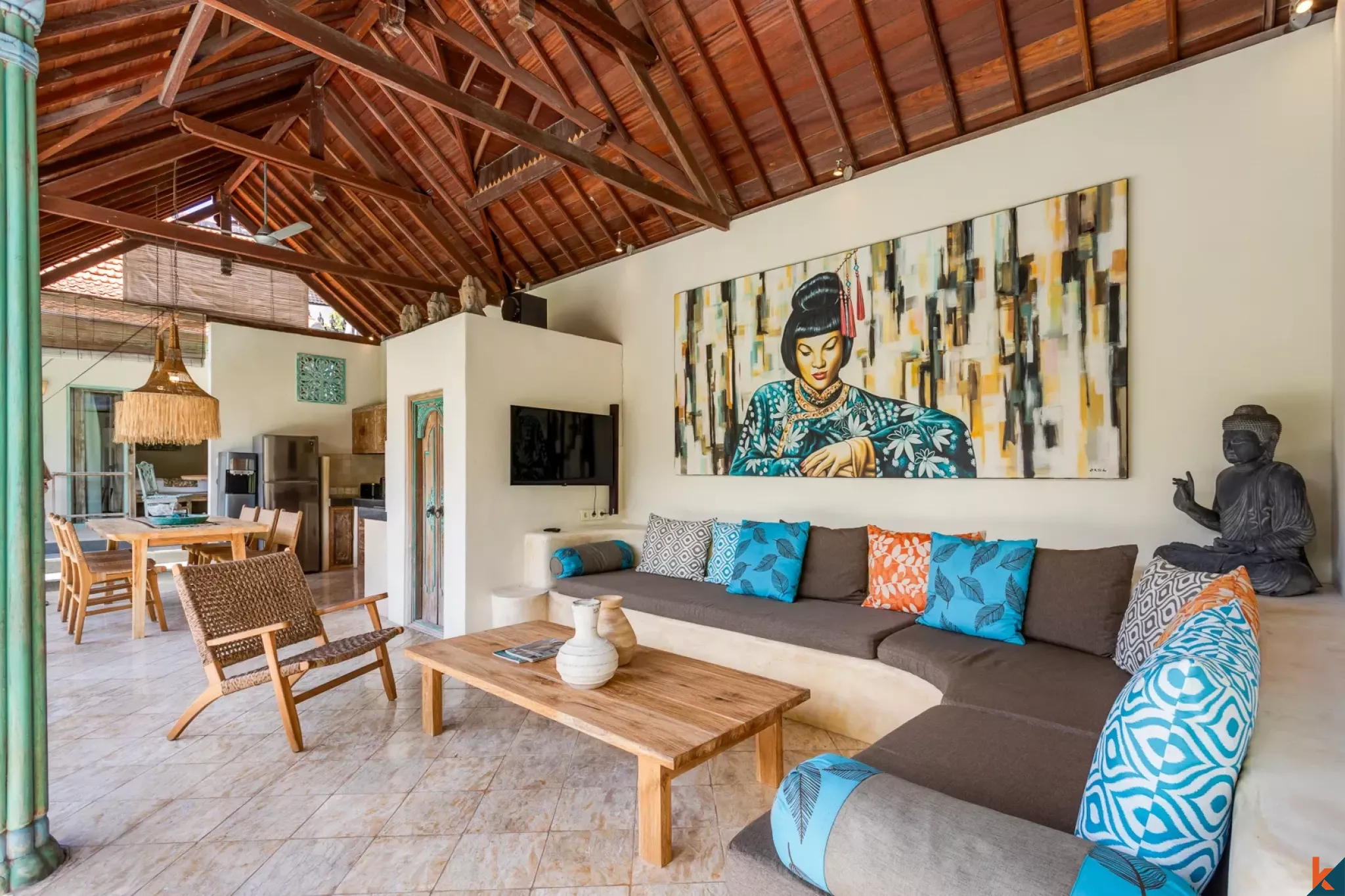 Charmante villa traditionnelle de trois chambres à coucher en location dans le quartier central de Drupadi