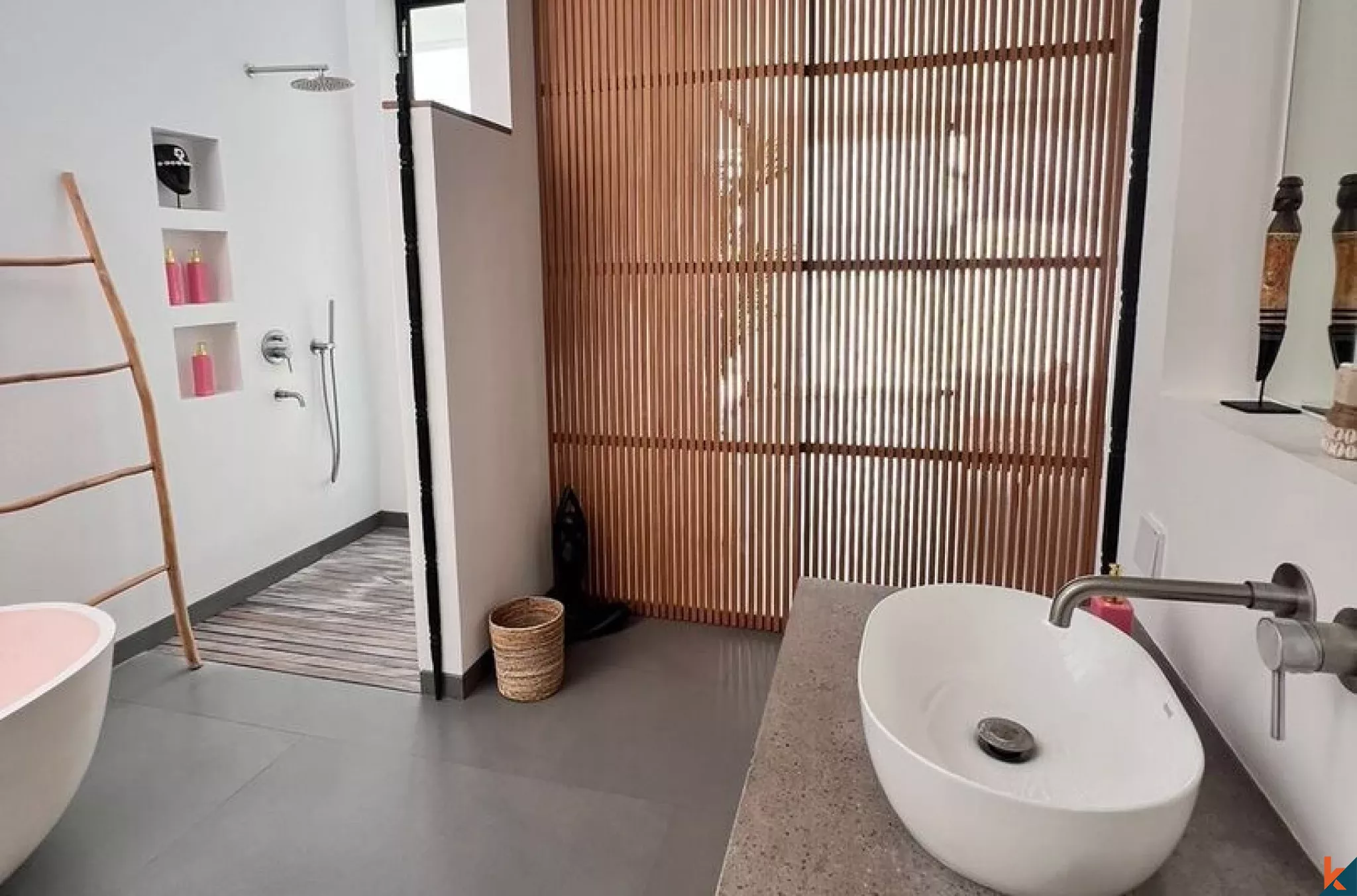 Spacious Luxury Three Bedroom Villa with Tropical Ambience in Pererenan