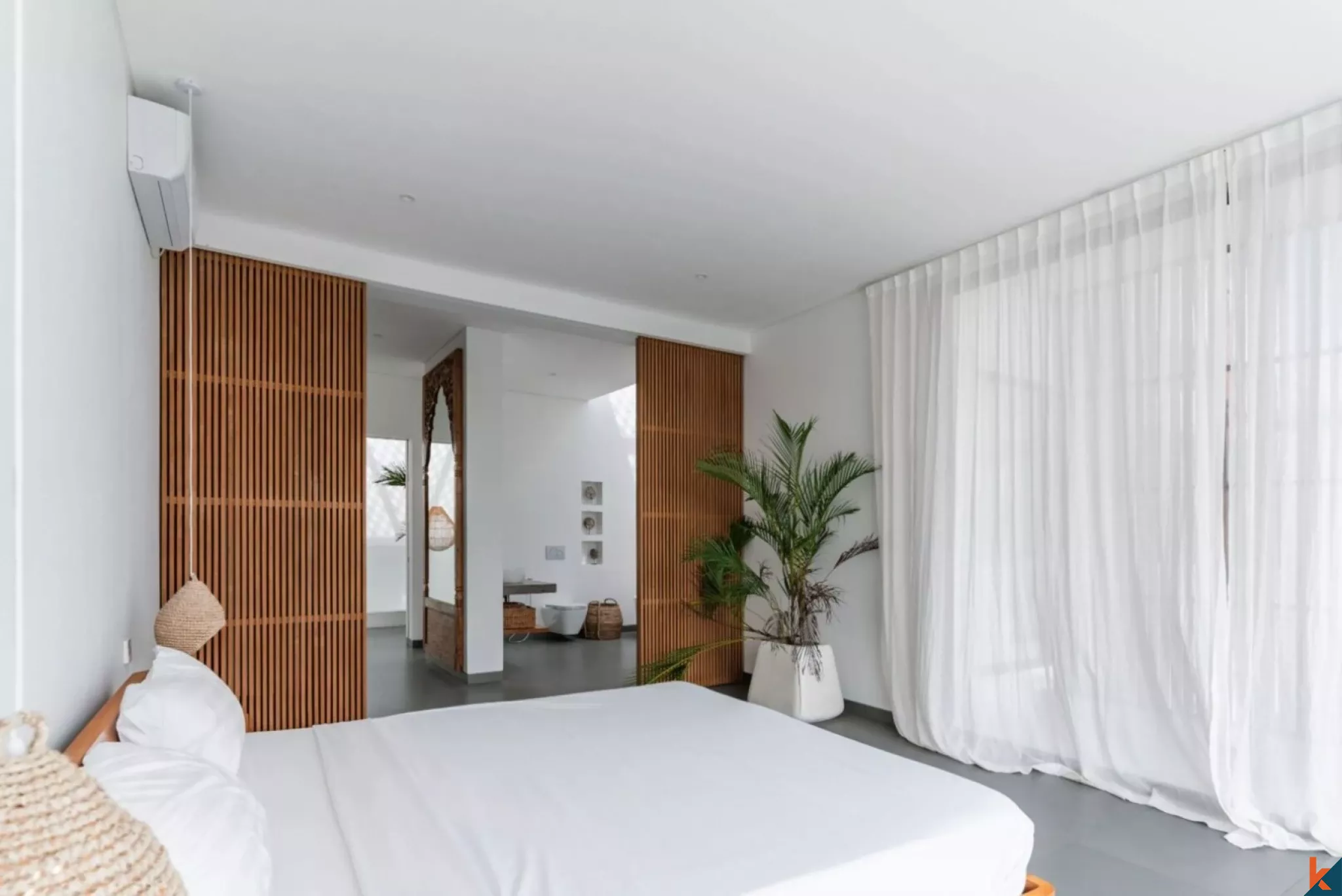 Spacious Luxury Three Bedroom Villa with Tropical Ambience in Pererenan