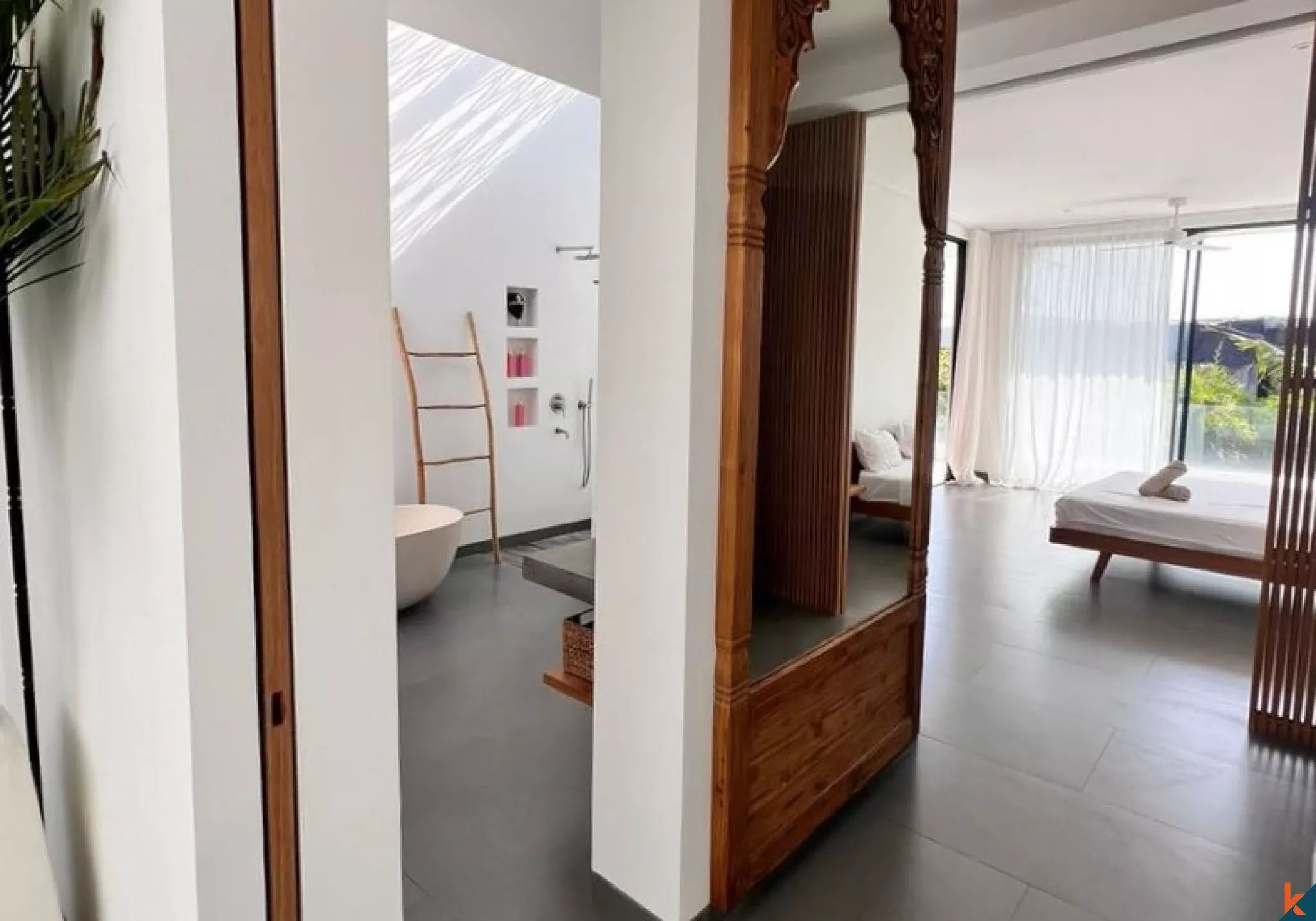 Spacious Luxury Three Bedroom Villa with Tropical Ambience in Pererenan