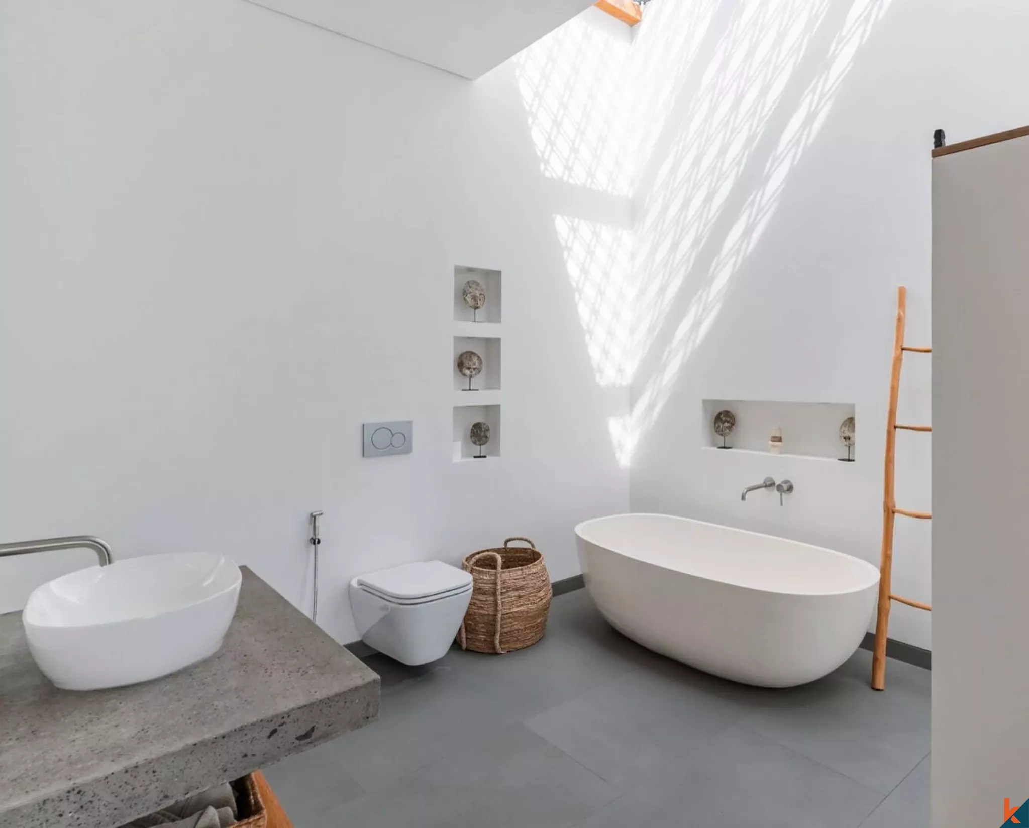 Spacious Luxury Three Bedroom Villa with Tropical Ambience in Pererenan