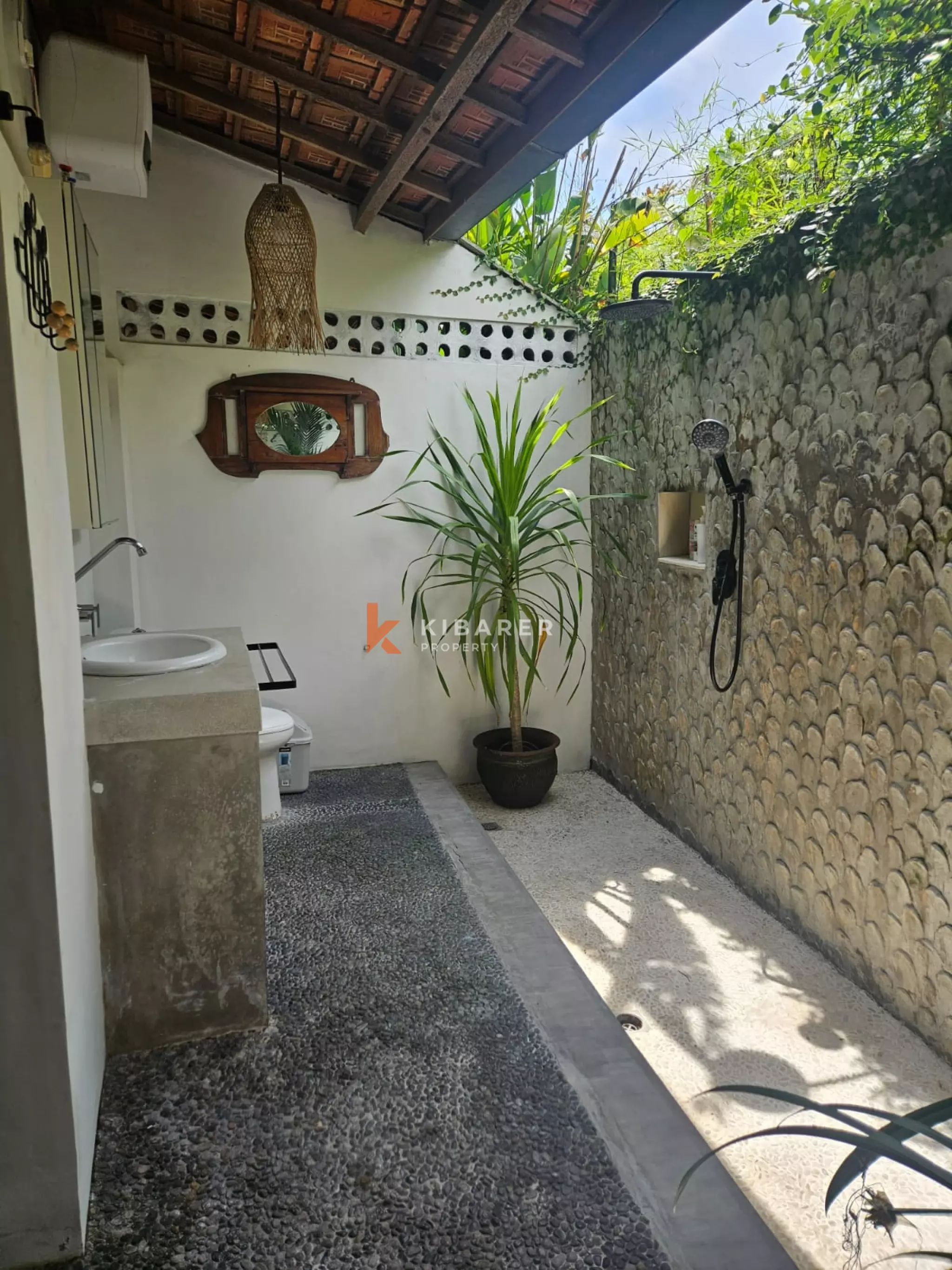 Tropical Four Bedroom Haven in Berawa’s Most Desired Area