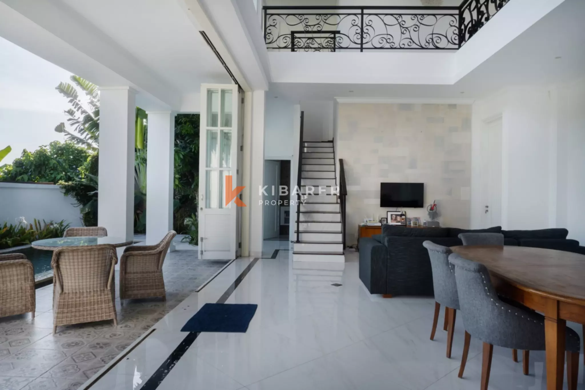 Vila Kolonial Empat Kamar Tidur yang Elegan di Jantung Berawa
