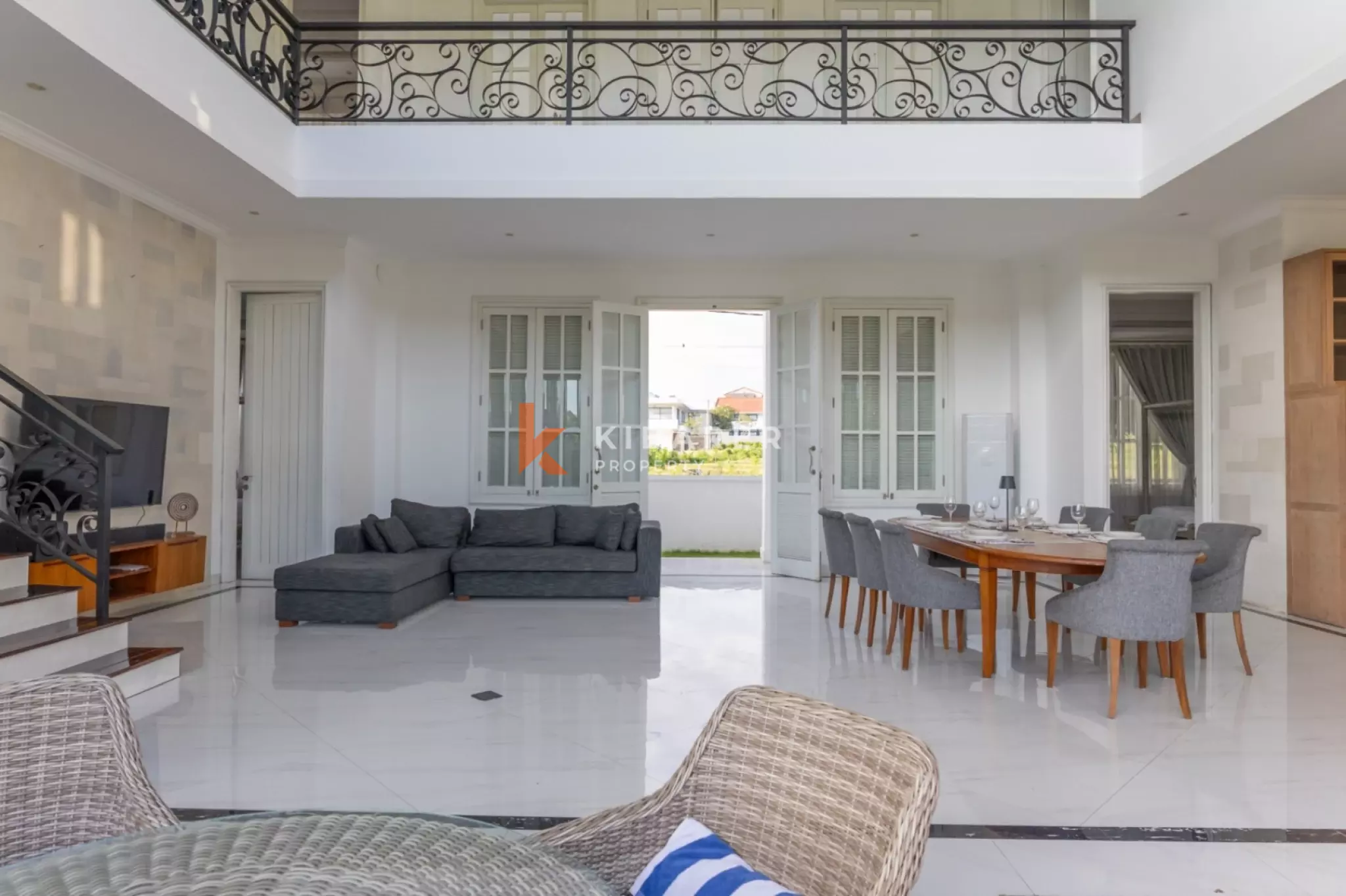 Vila Kolonial Empat Kamar Tidur yang Elegan di Jantung Berawa