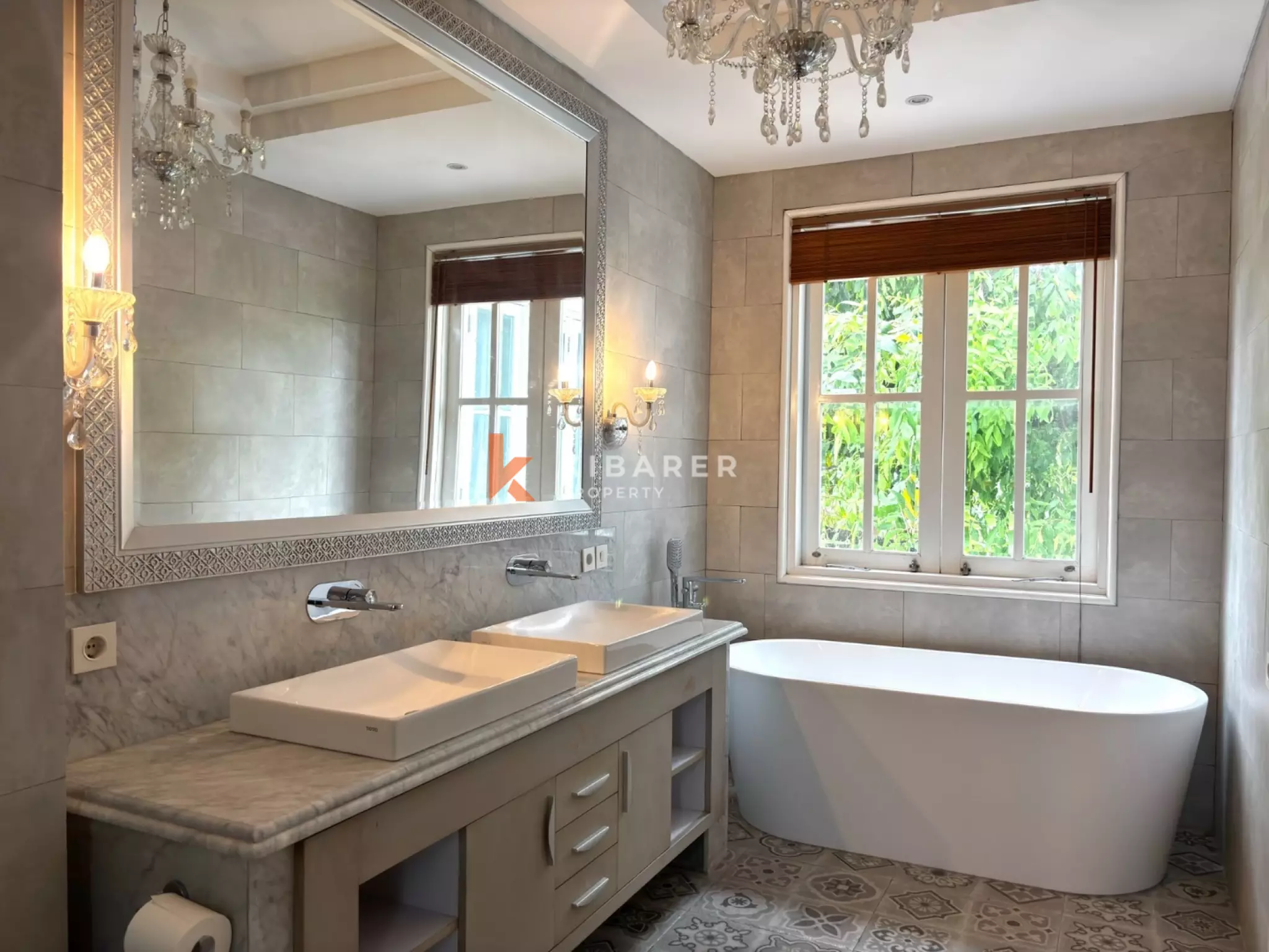 Vila Kolonial Empat Kamar Tidur yang Elegan di Jantung Berawa