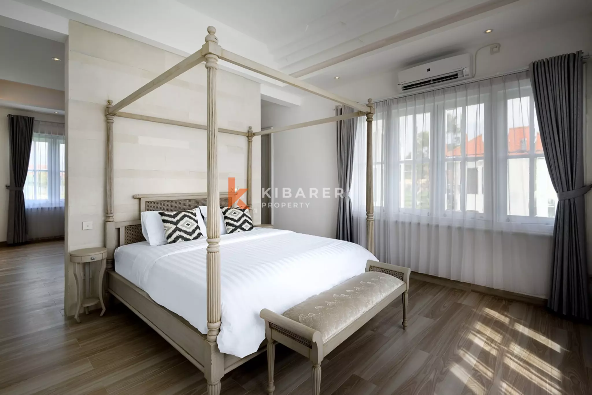 Vila Kolonial Empat Kamar Tidur yang Elegan di Jantung Berawa