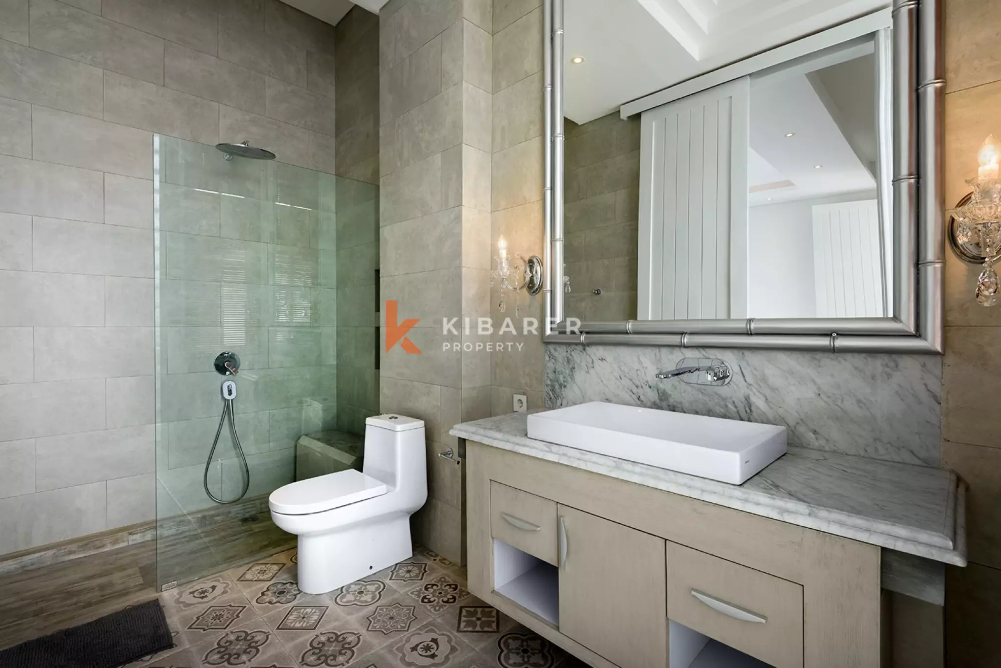 Vila Kolonial Empat Kamar Tidur yang Elegan di Jantung Berawa