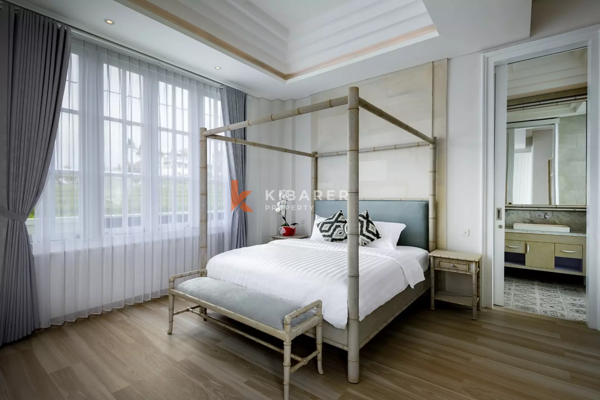 Vila Kolonial Empat Kamar Tidur yang Elegan di Jantung Berawa