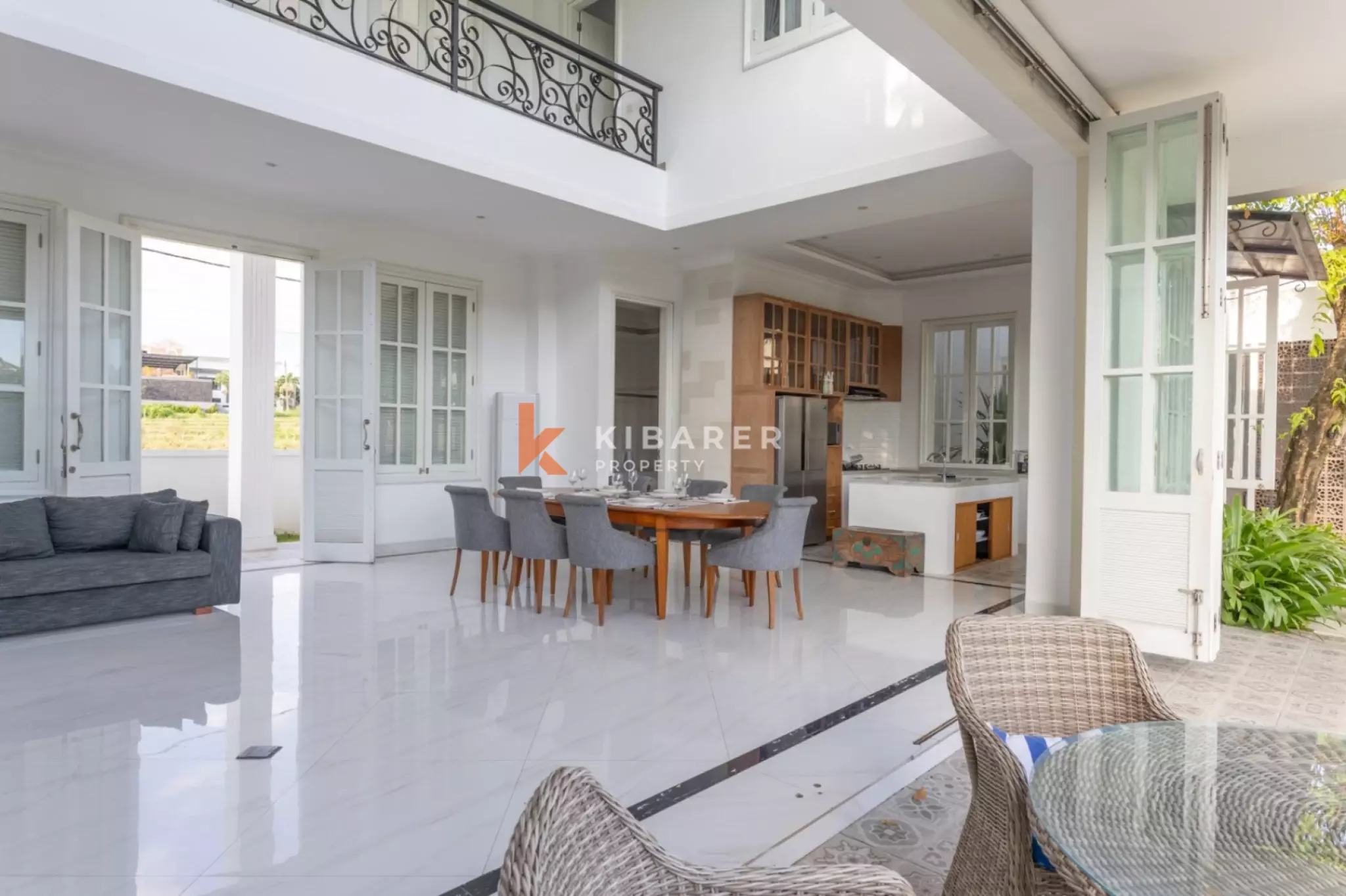 Vila Kolonial Empat Kamar Tidur yang Elegan di Jantung Berawa