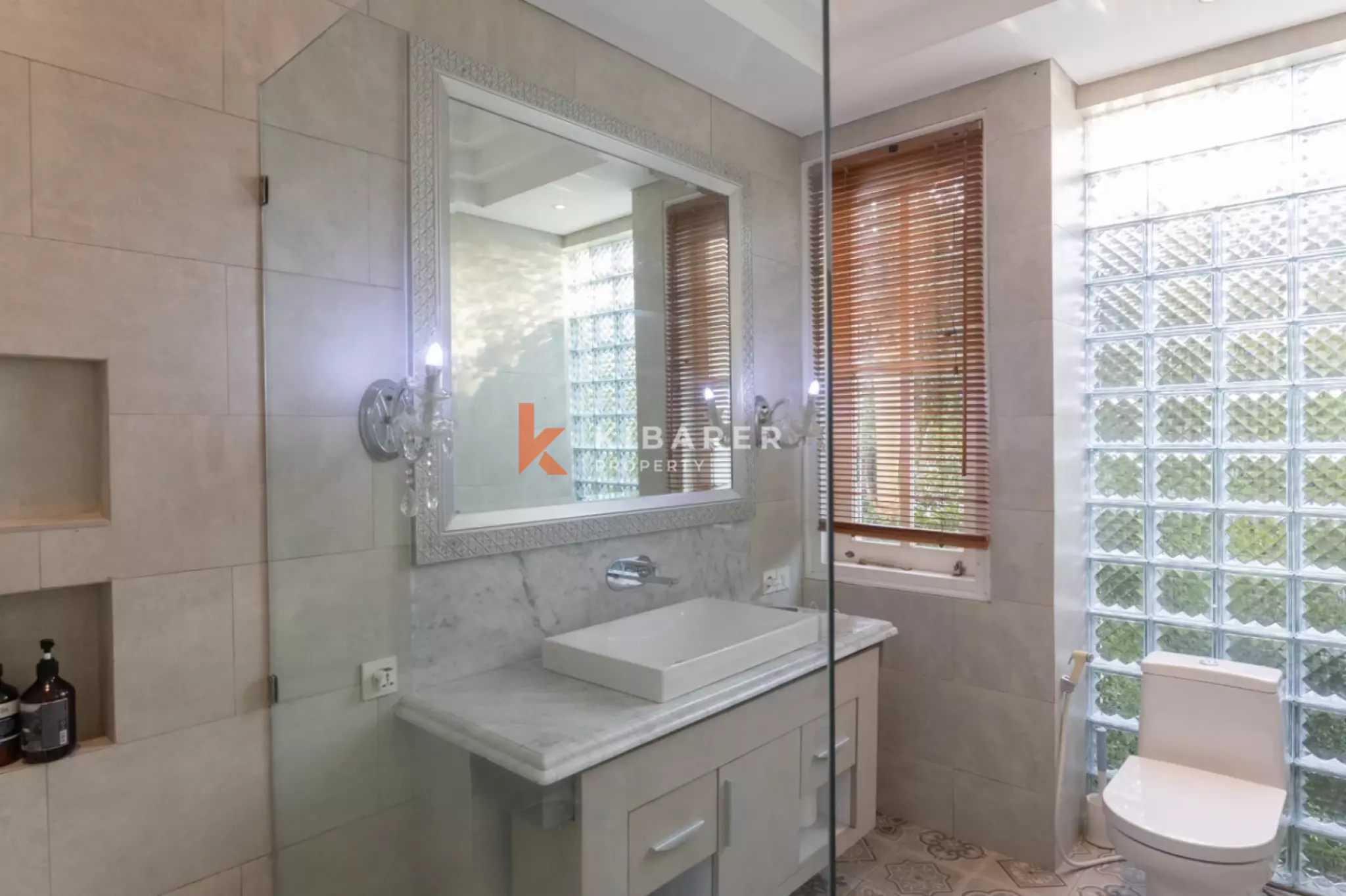 Vila Kolonial Empat Kamar Tidur yang Elegan di Jantung Berawa
