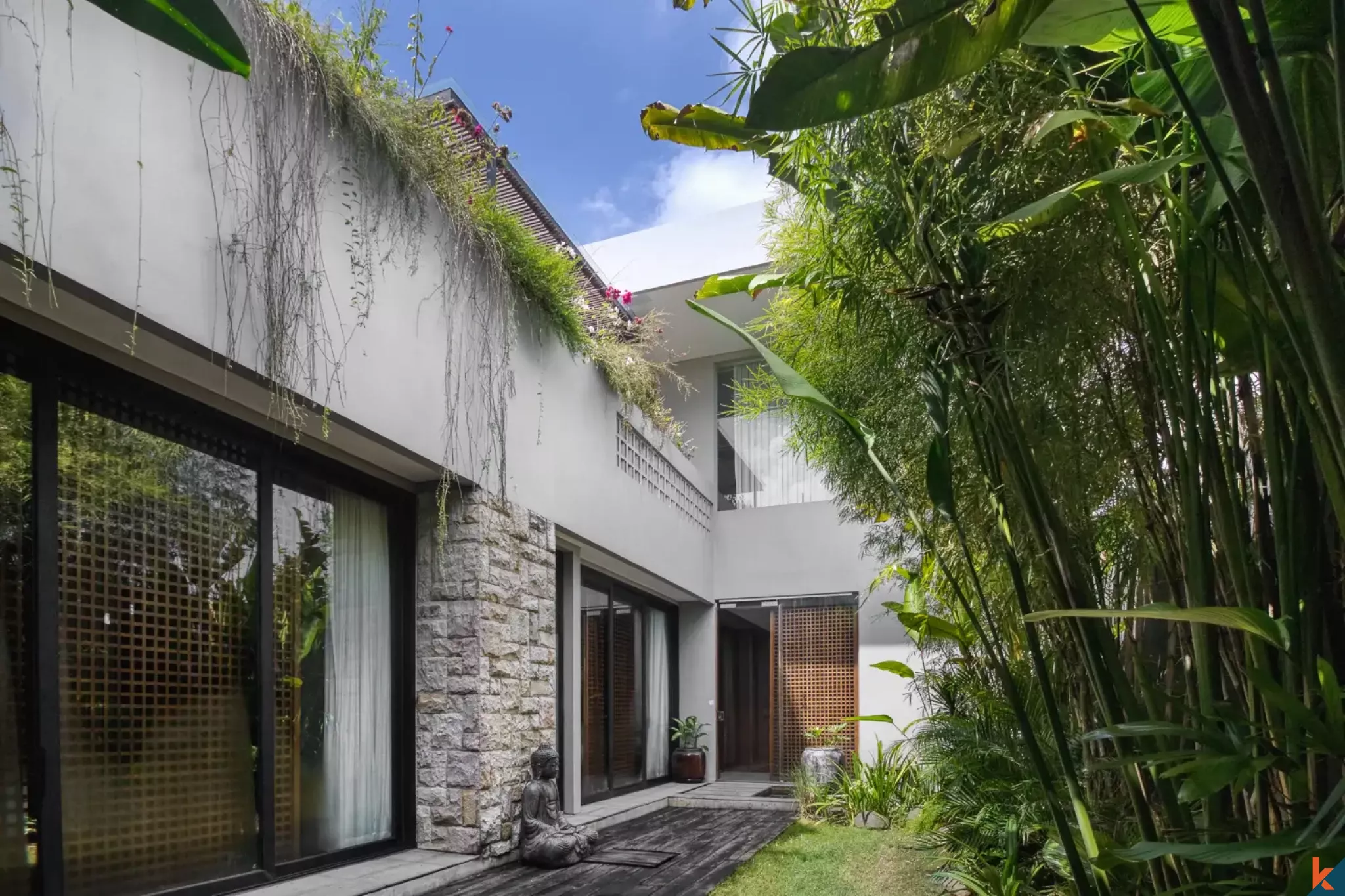 Gorgeous three bedroom leasehold property 300 meters from Lima Beach Pererenan