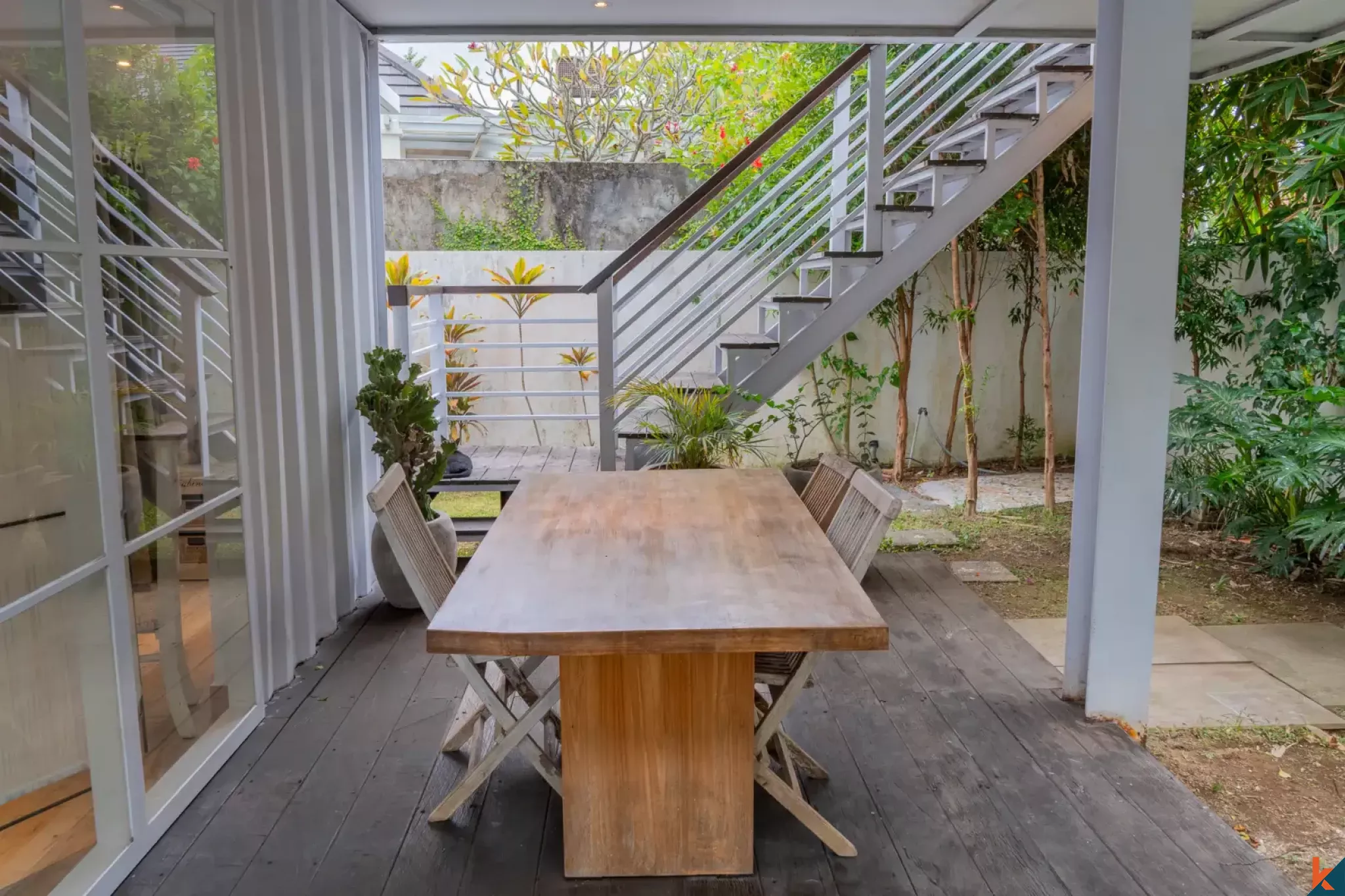 Charmante maison modulaire de quatre chambres en bail emphytéotique avec un fort potentiel à Pererenan