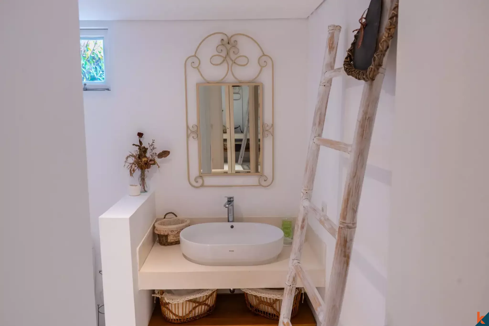 Charmante maison modulaire de quatre chambres en bail emphytéotique avec un fort potentiel à Pererenan