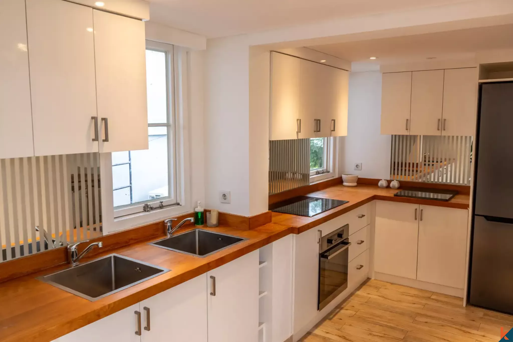 Charmante maison modulaire de quatre chambres en bail emphytéotique avec un fort potentiel à Pererenan