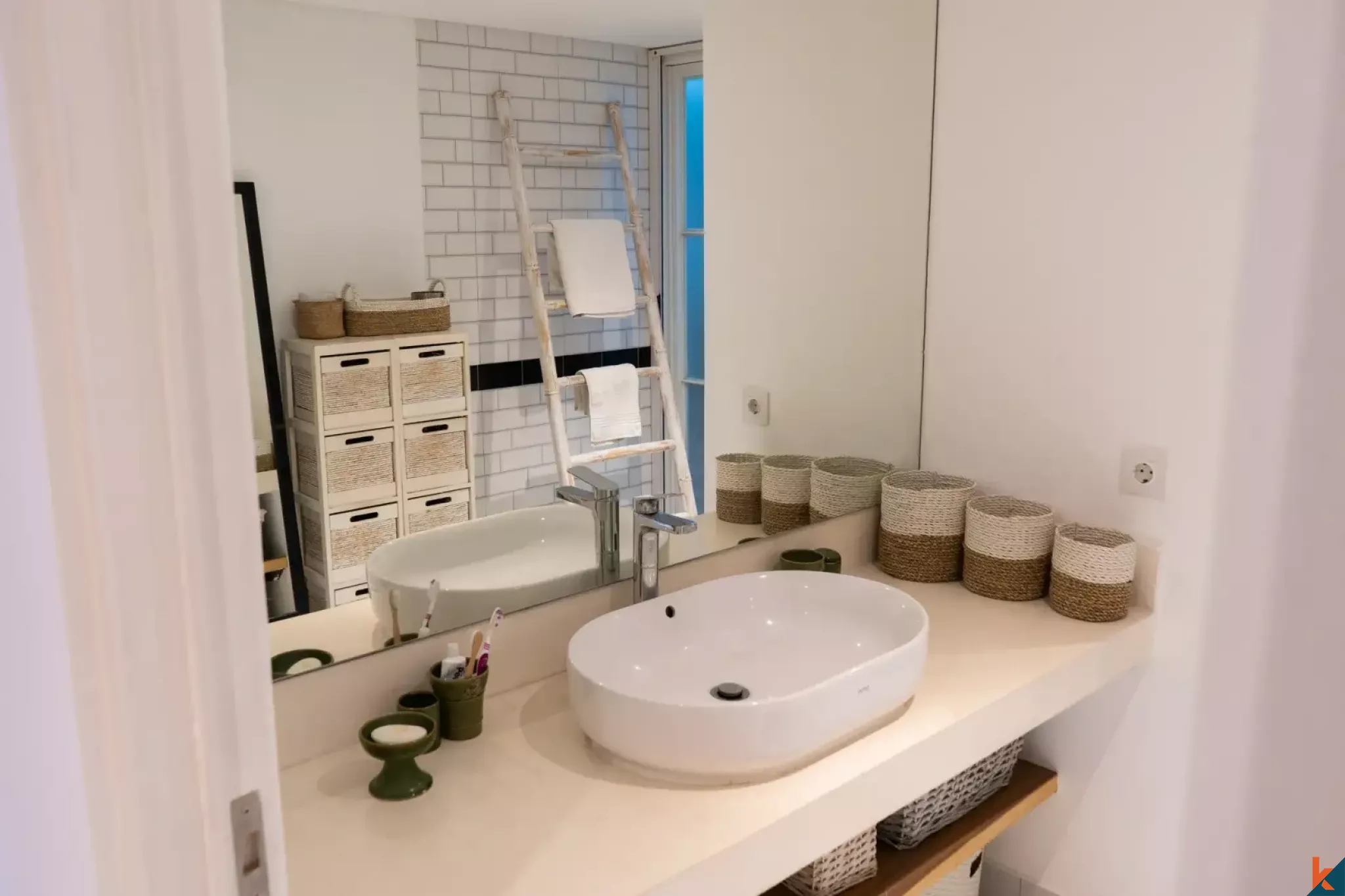 Charmante maison modulaire de quatre chambres en bail emphytéotique avec un fort potentiel à Pererenan