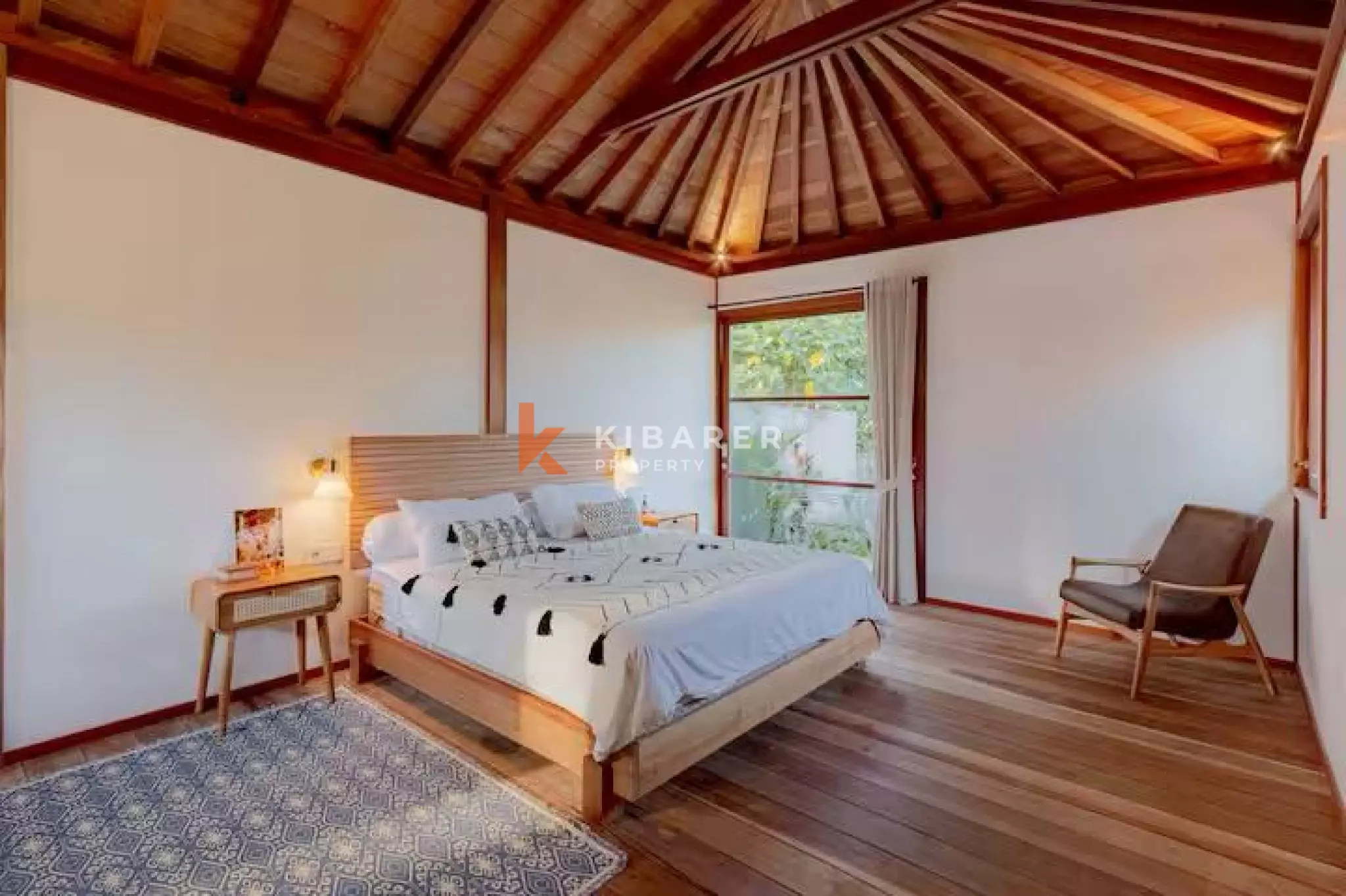 Collaboration Wood & Concrete Four-bedrooms Villa in Peaceful Tumbak Bayuh